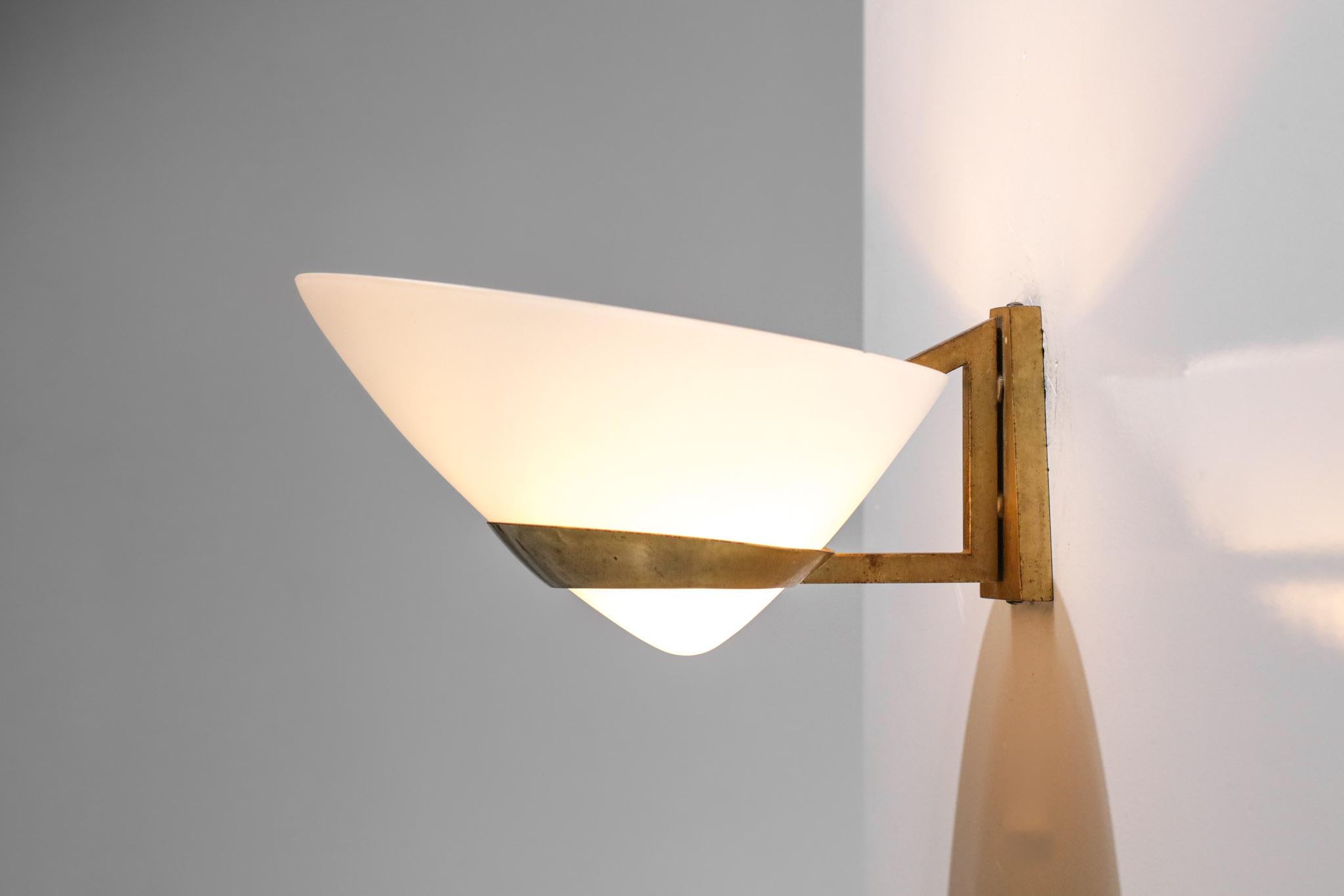 Mid-20th Century Italian Wall Lamp 50's Brass and Opaline Vintage For Sale