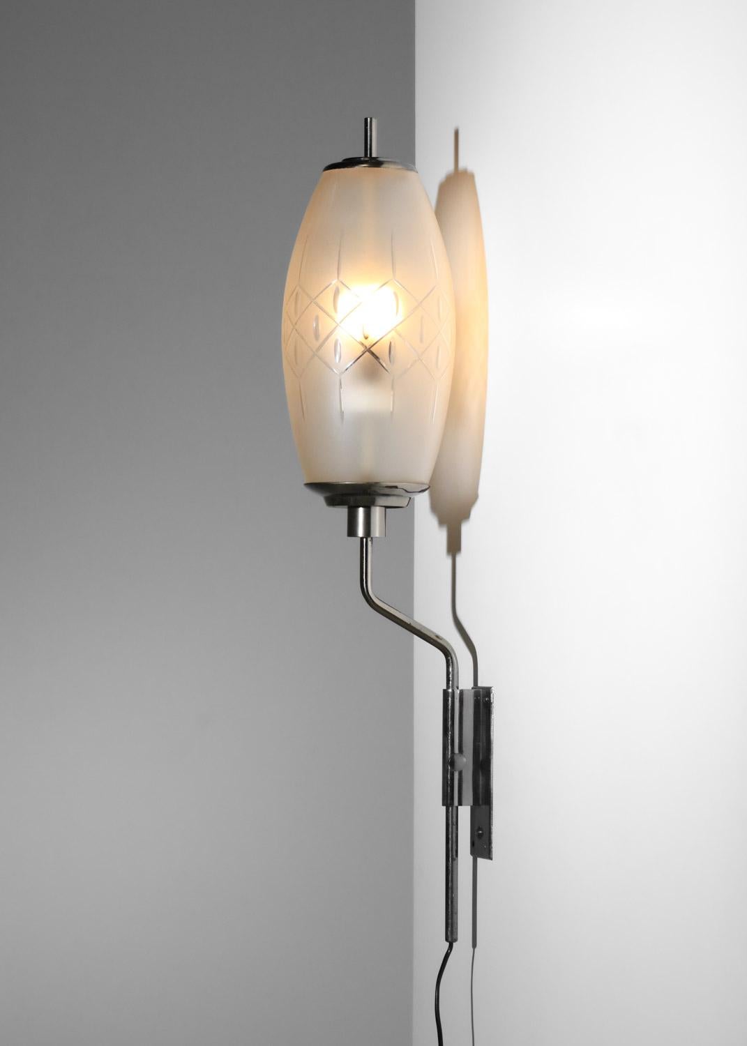Mid-Century Modern Applique italienne attribuée à Luigi Caccia Dominioni en verre et laiton nickel en vente