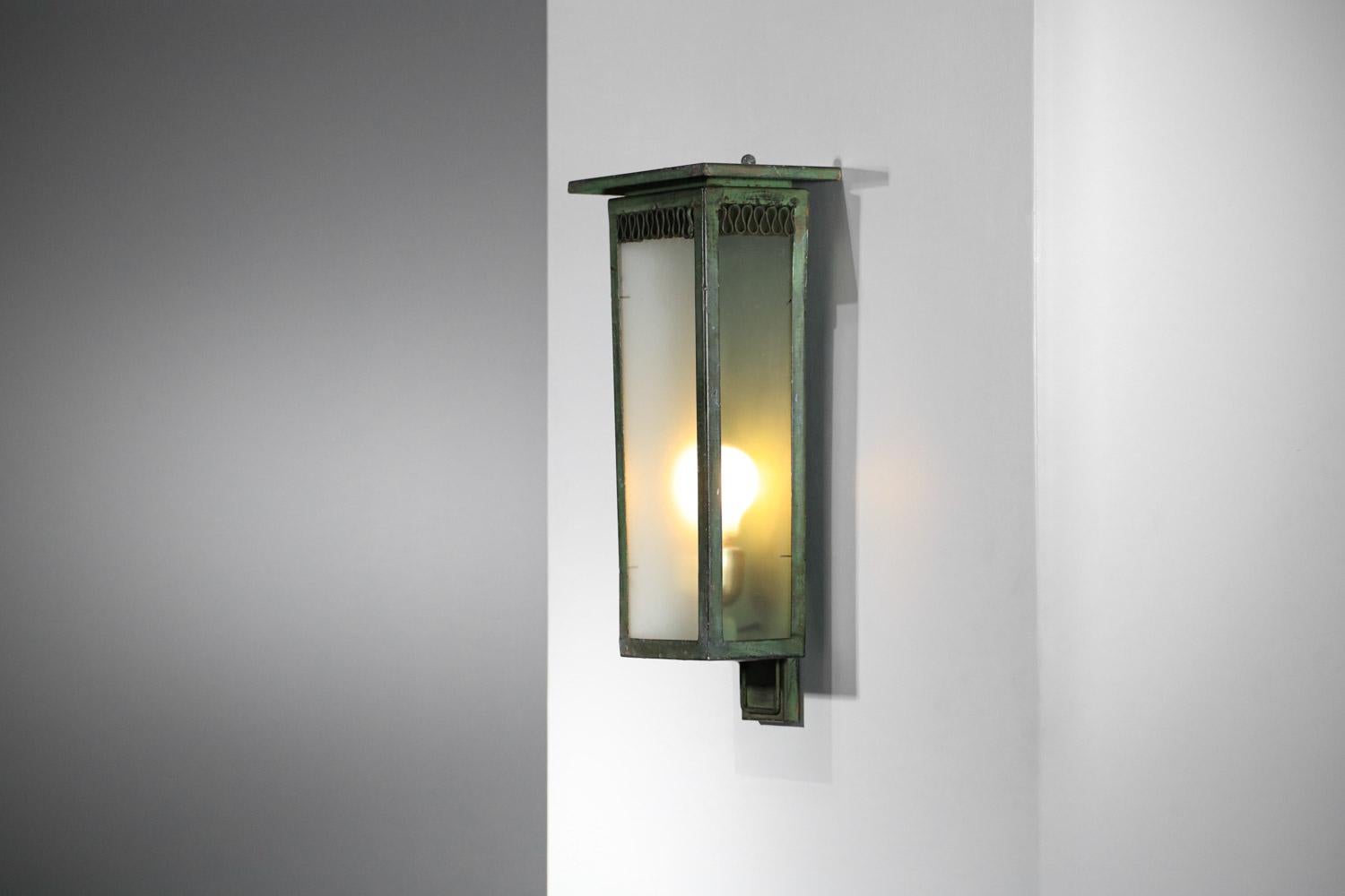 Mid-20th Century Italian wall lamp from the 40's attr à Seguso in lacquered metal and glass - H55
