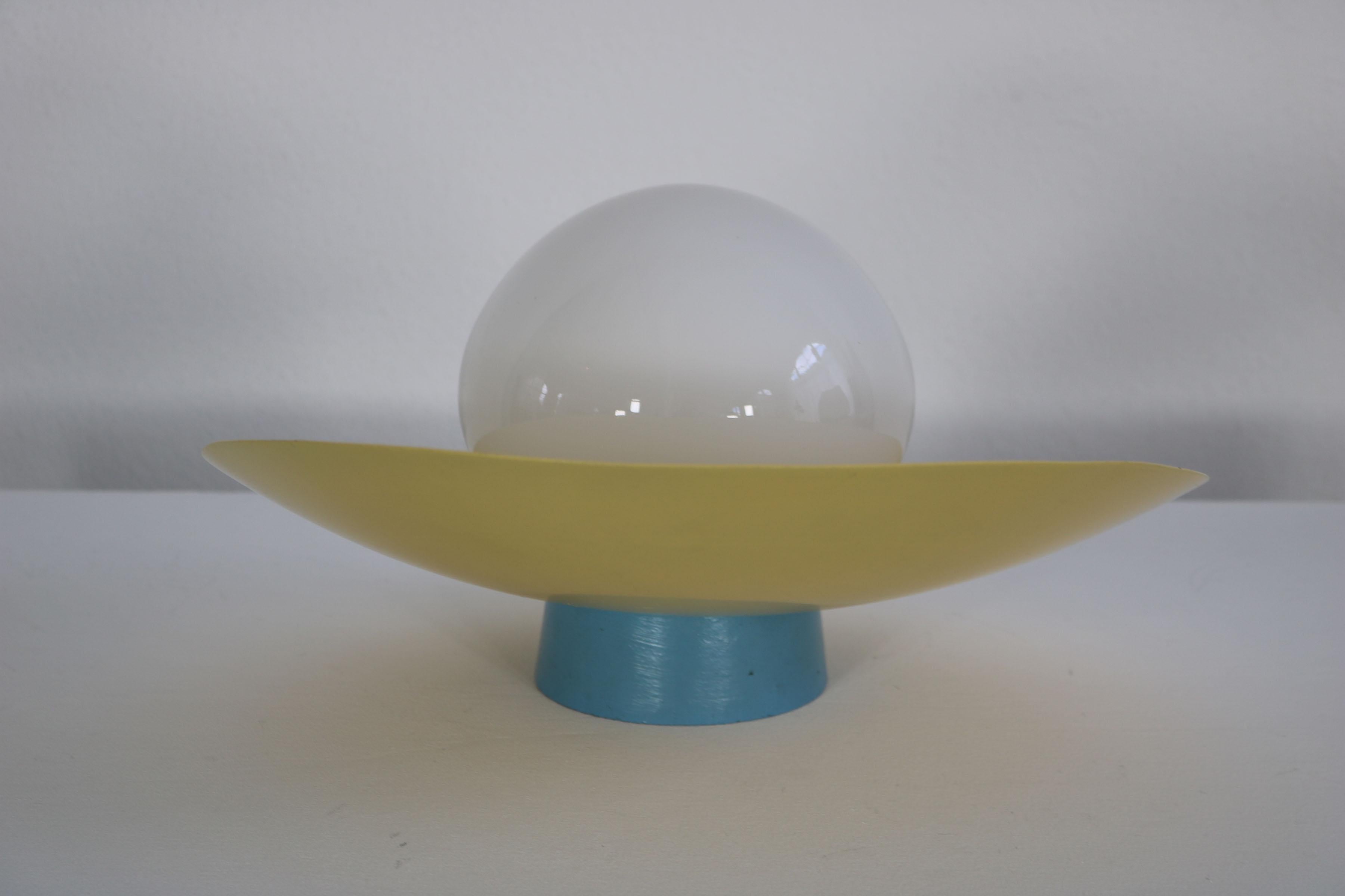 Mid-Century Modern Italian Wall Lamp from the 1960s For Sale