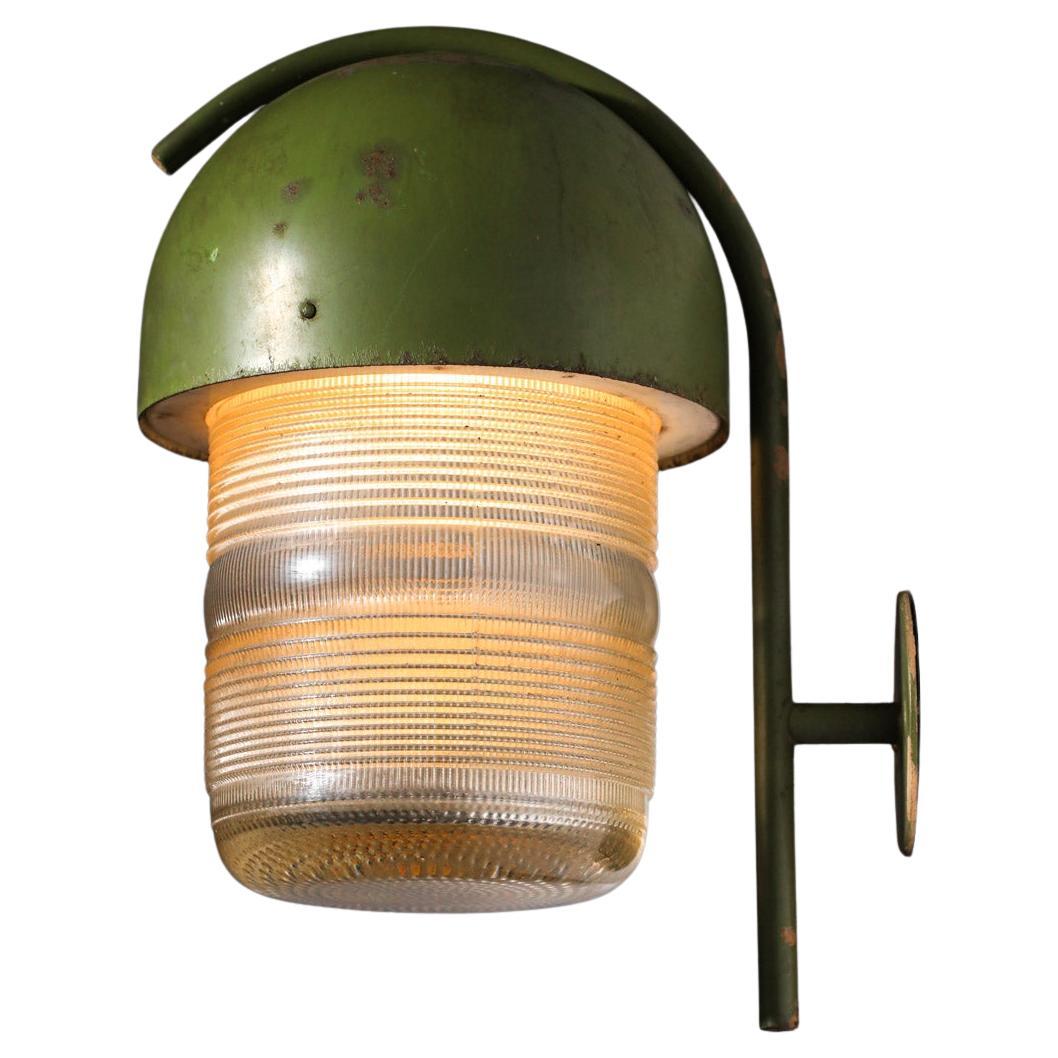 Italian wall lamp in glass and green lacquered metal from the 1960s