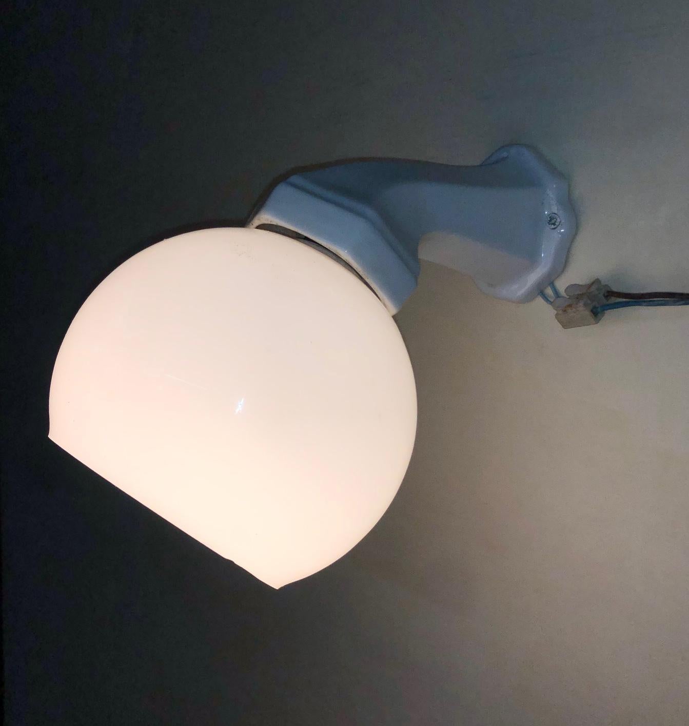 Italian Wall Lamp in White Porcelain, with Glass Shade For Sale 5
