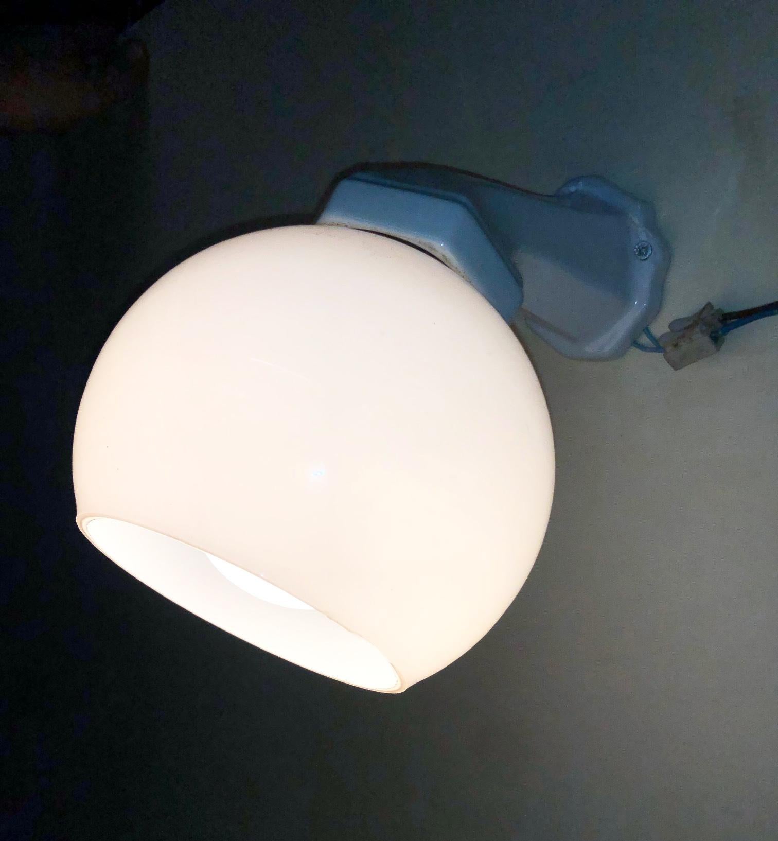 Italian Wall Lamp in White Porcelain, with Glass Shade For Sale 6
