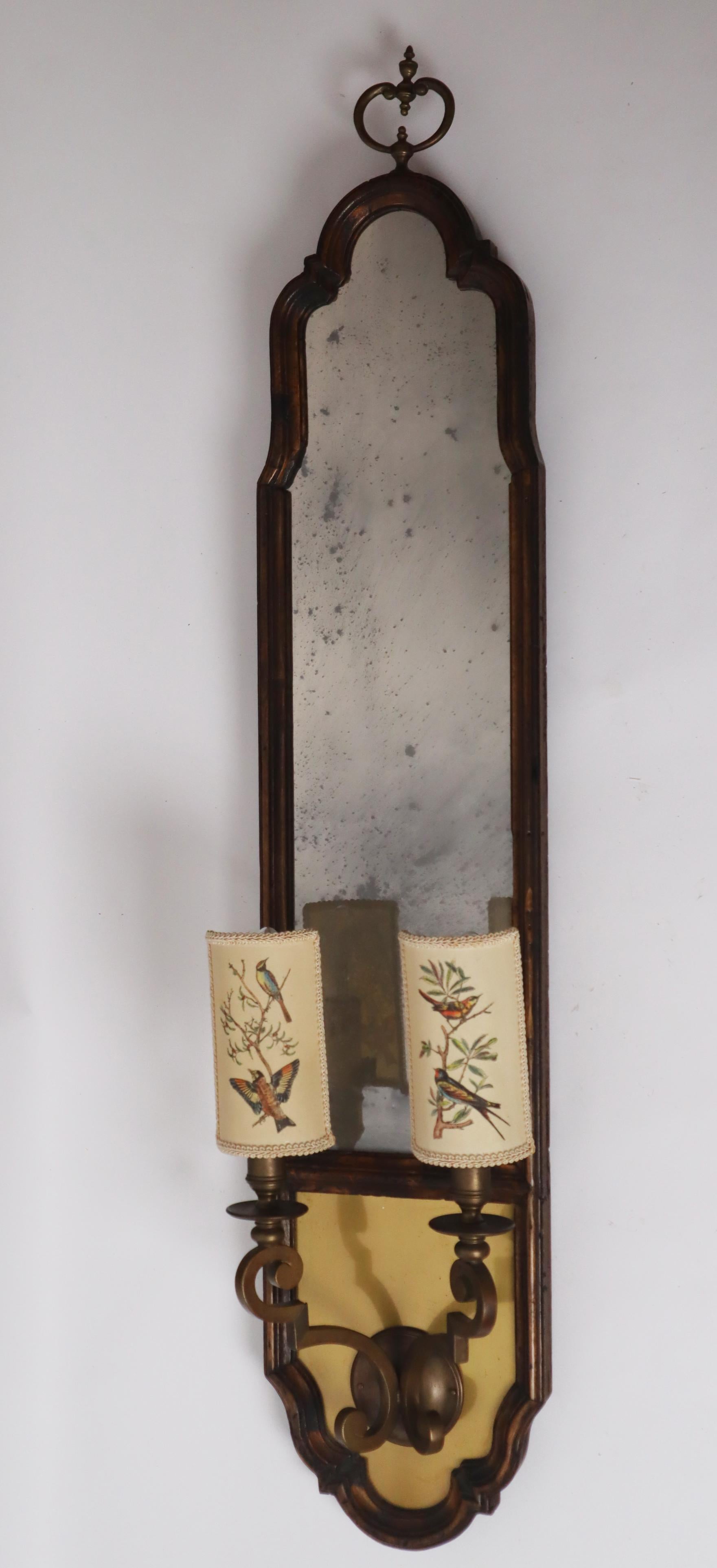 Italienische Wandlampe mit Antique Mirror Glas und Vogel-Lampenschirmen (Mitte des 20. Jahrhunderts) im Angebot