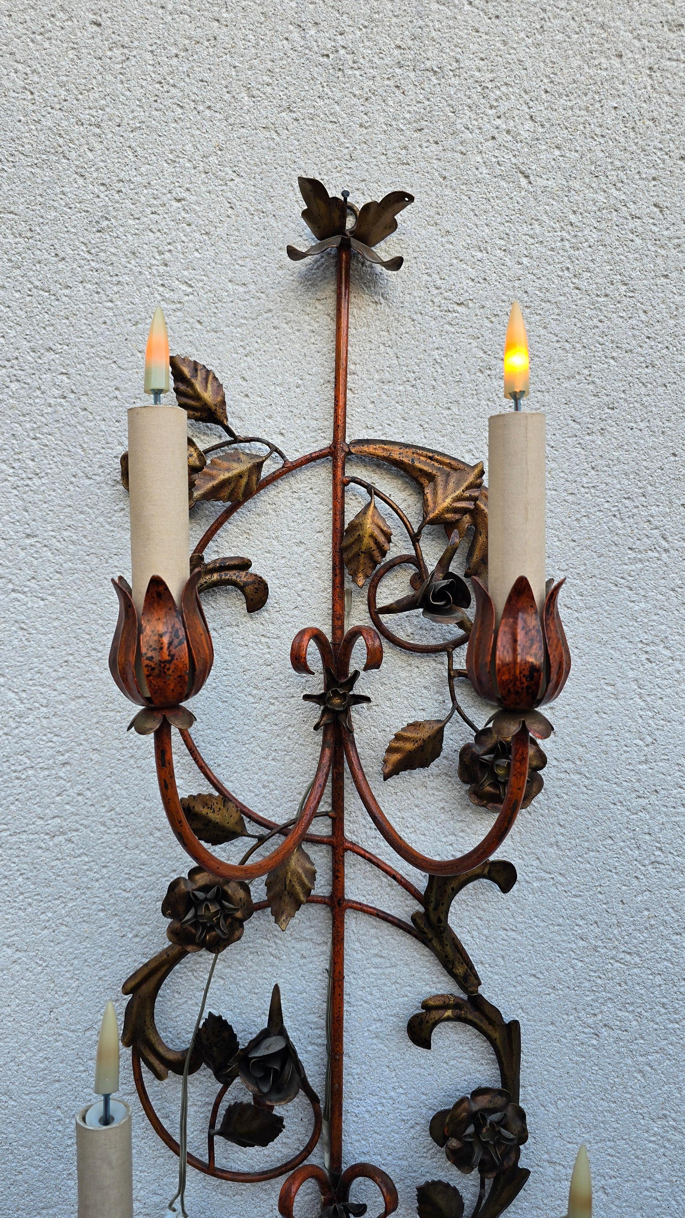 Lampada da parete italiana con decorazioni floreali ornamentali In condizioni buone in vendita a Antwerp, BE