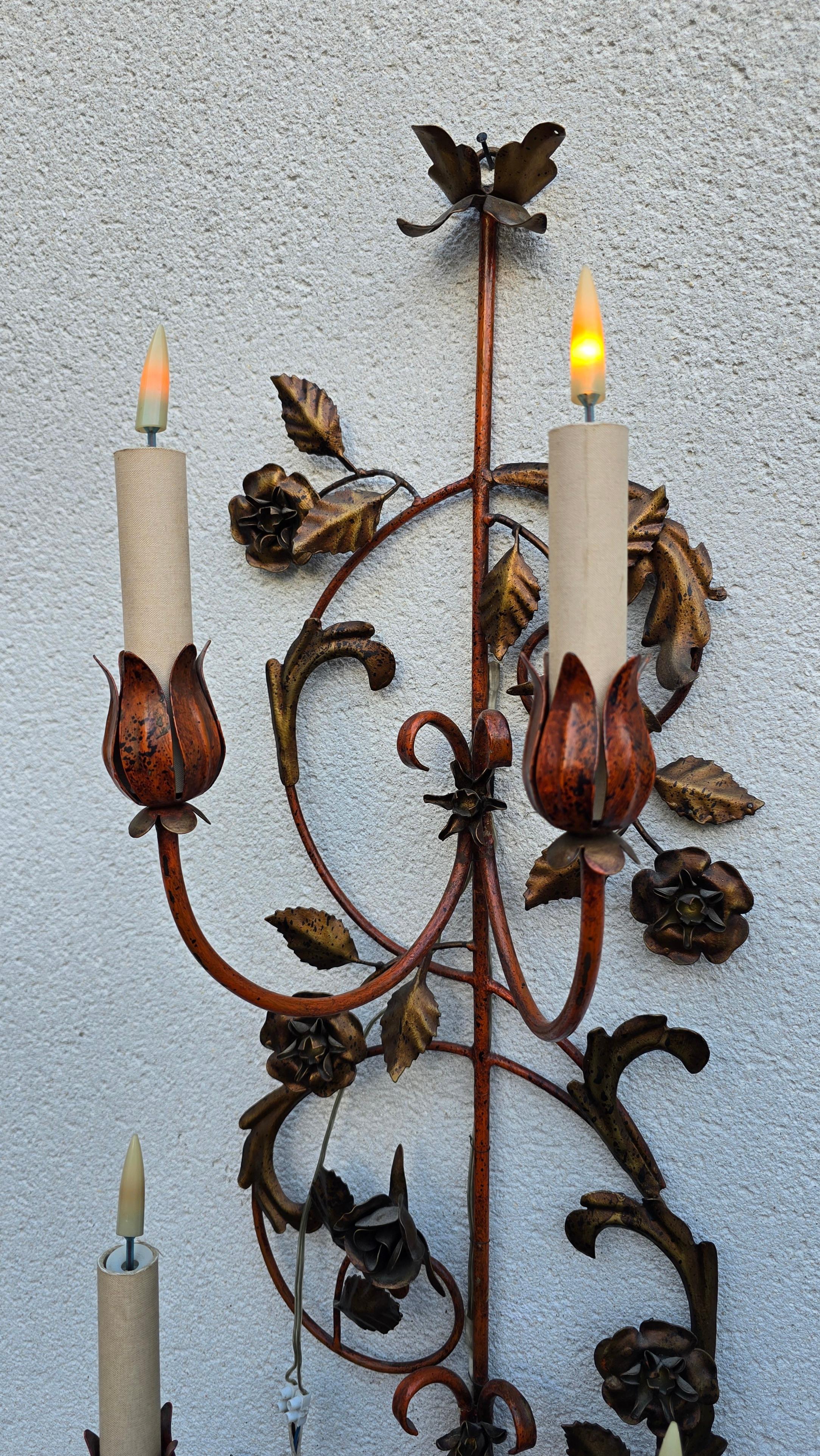 XX secolo Lampada da parete italiana con decorazioni floreali ornamentali in vendita