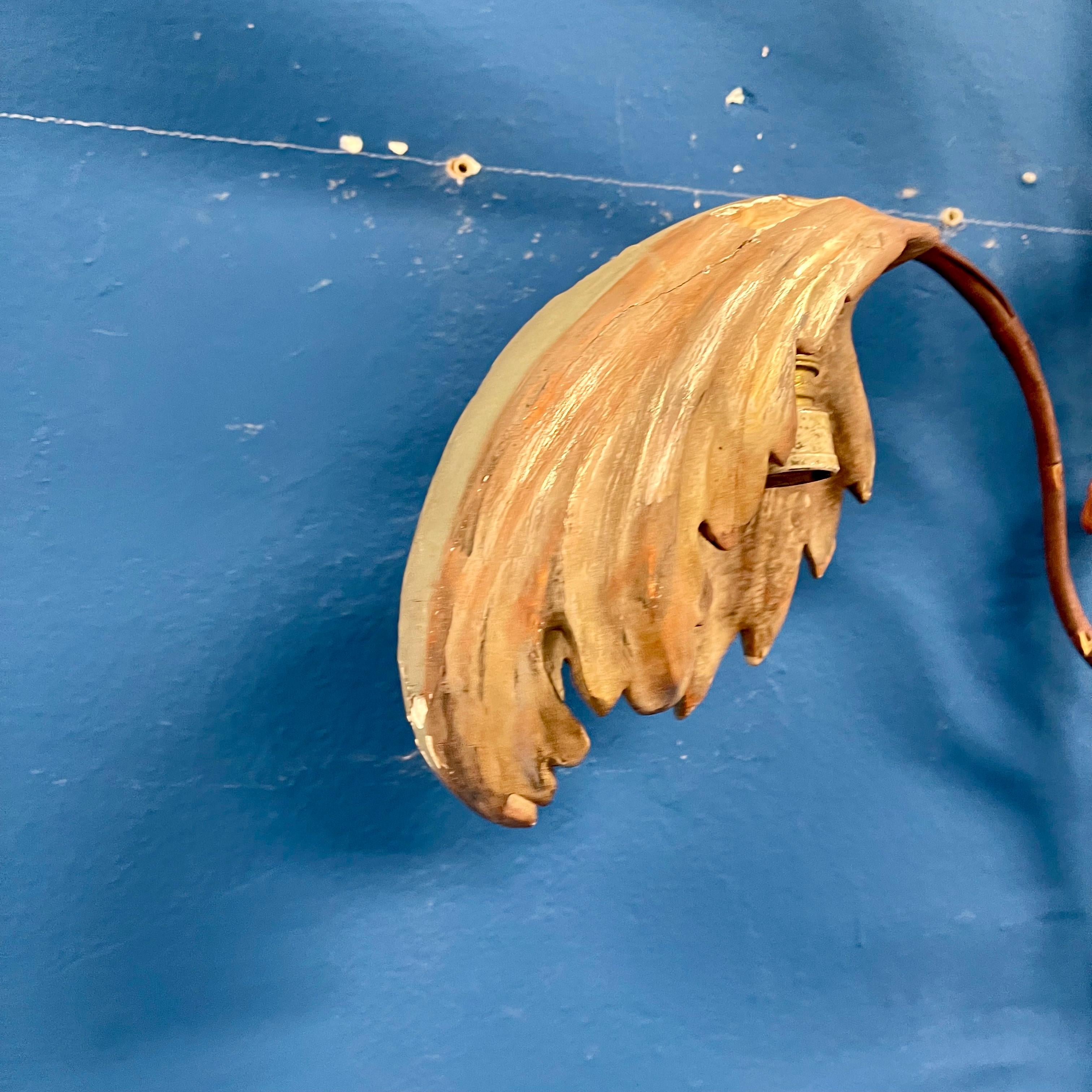 20th Century Italian Wall Lamp with Sculpted Wooden Leaves For Sale