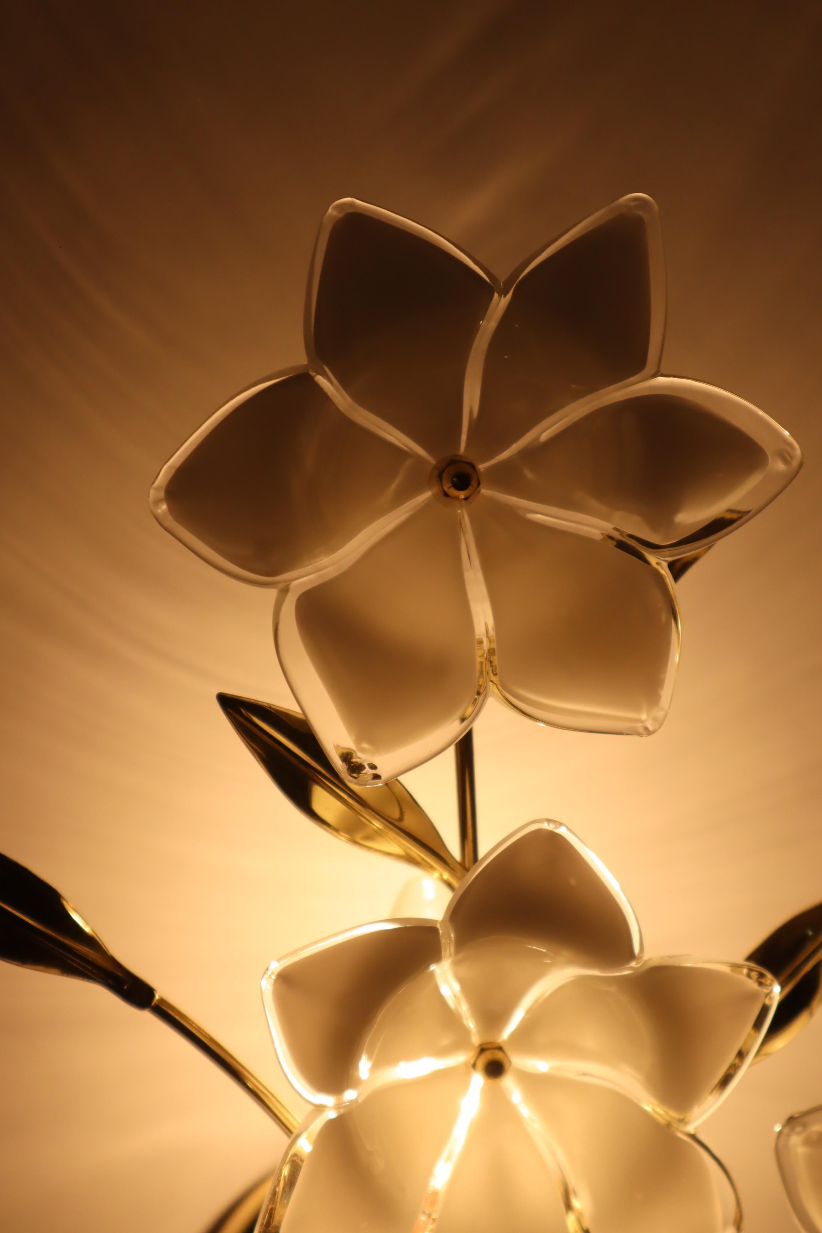 Italian Wall Lamp with White Glass Flowers and Golden Branches For Sale 3