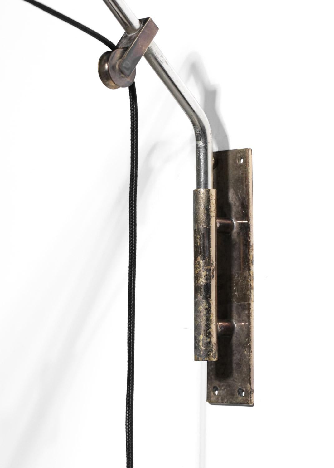 Italian wall light 50's counterweight in brass and metal attributed to Oluce For Sale 5