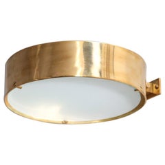 Coppia di applique italiane "Gabriella" in ottone/vetro smerigliato in stile Angelo Lelli