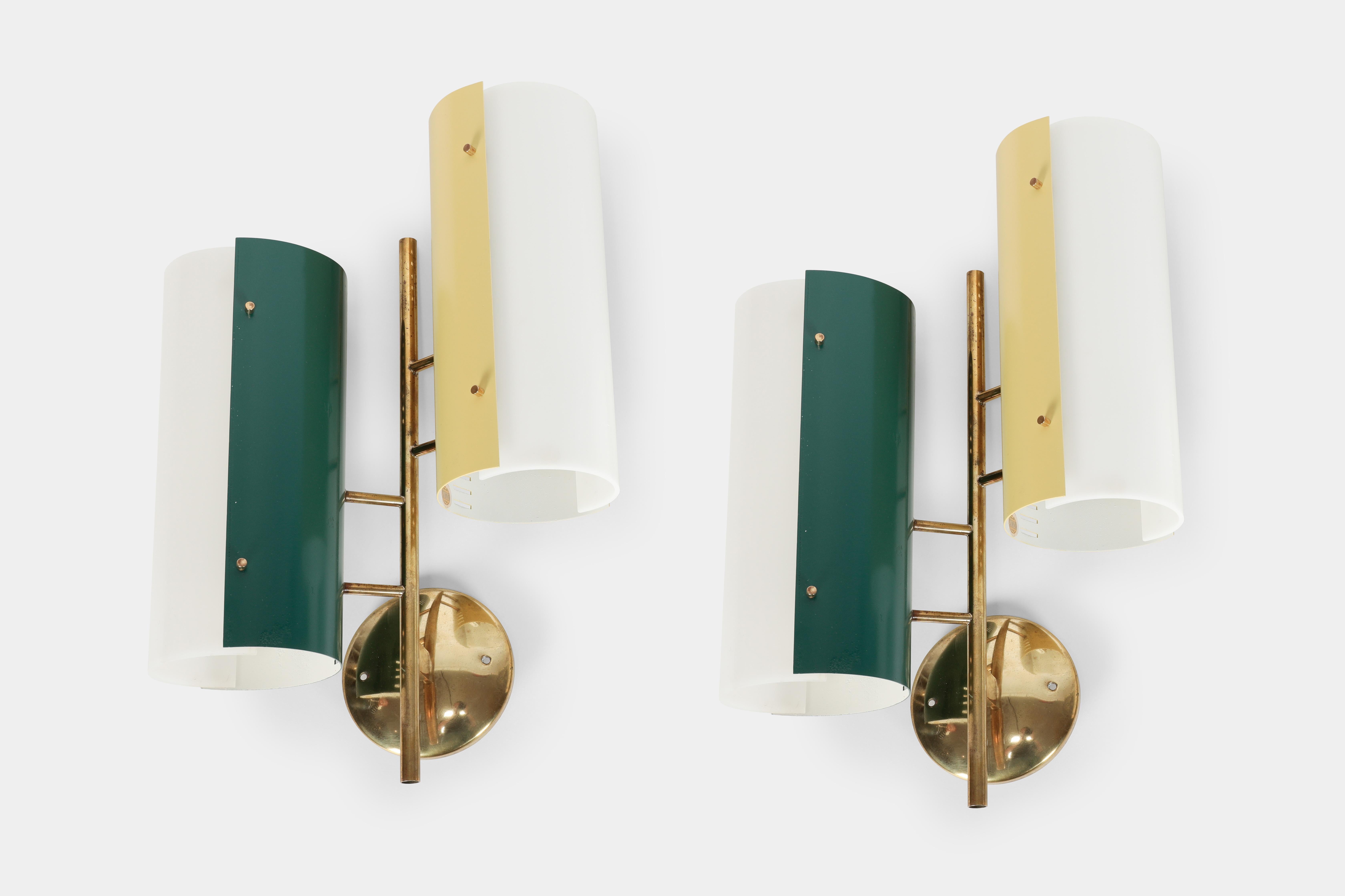 Wall lights manufactured by Stilnovo in the 1950s in Italy. Two wall lights with a solid brass base. Attached to the base are two cylindrical light bodies made of colored lacquered aluminum and perspex.
