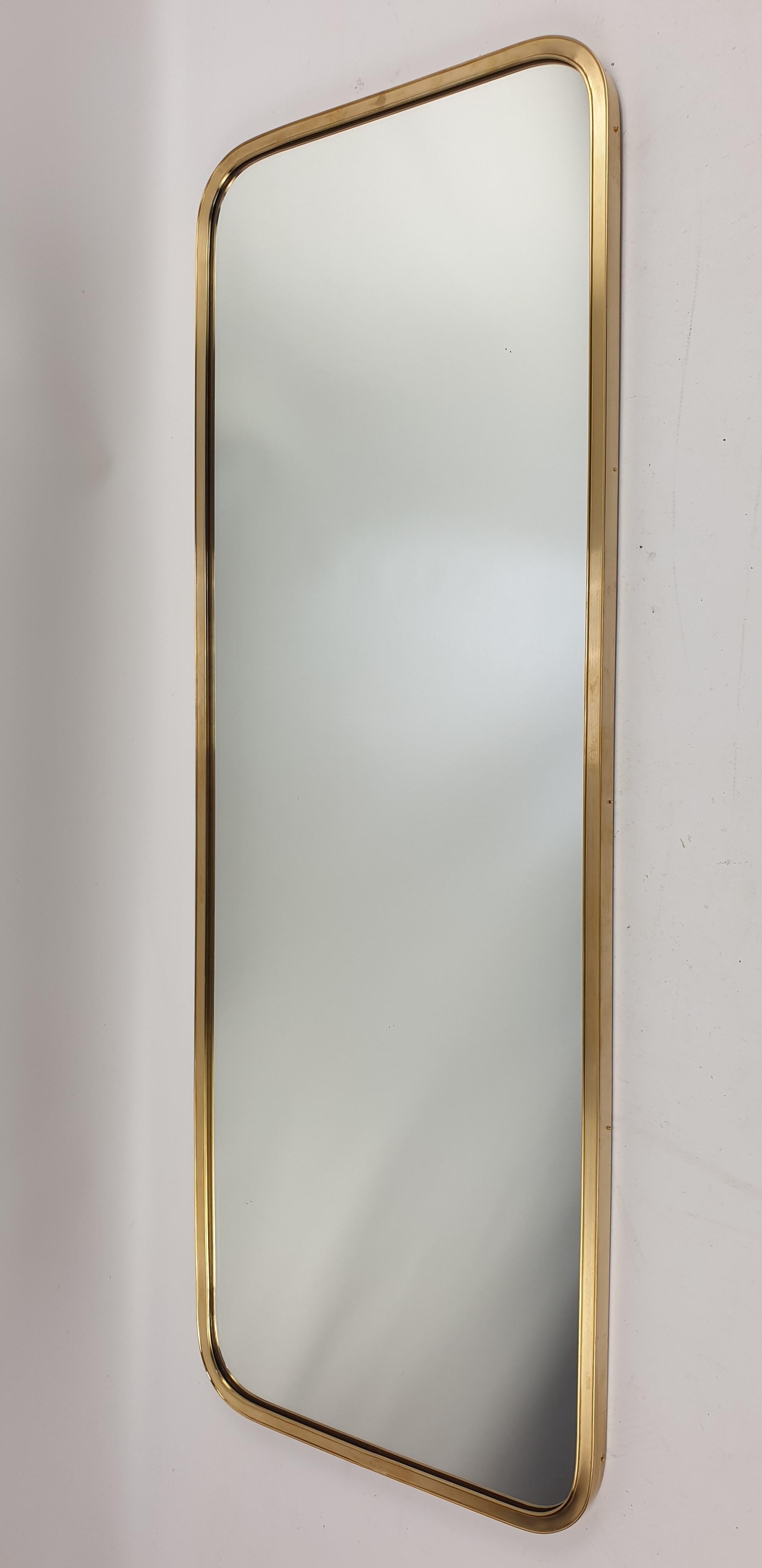 Gorgeous and elegant vintage wall mirror with deep solid brass frame and crystal mirror glass. Original and made in Italy in the 50’s, this is no reproduction. The mirror glass has been renewed, so it is in perfect condition.