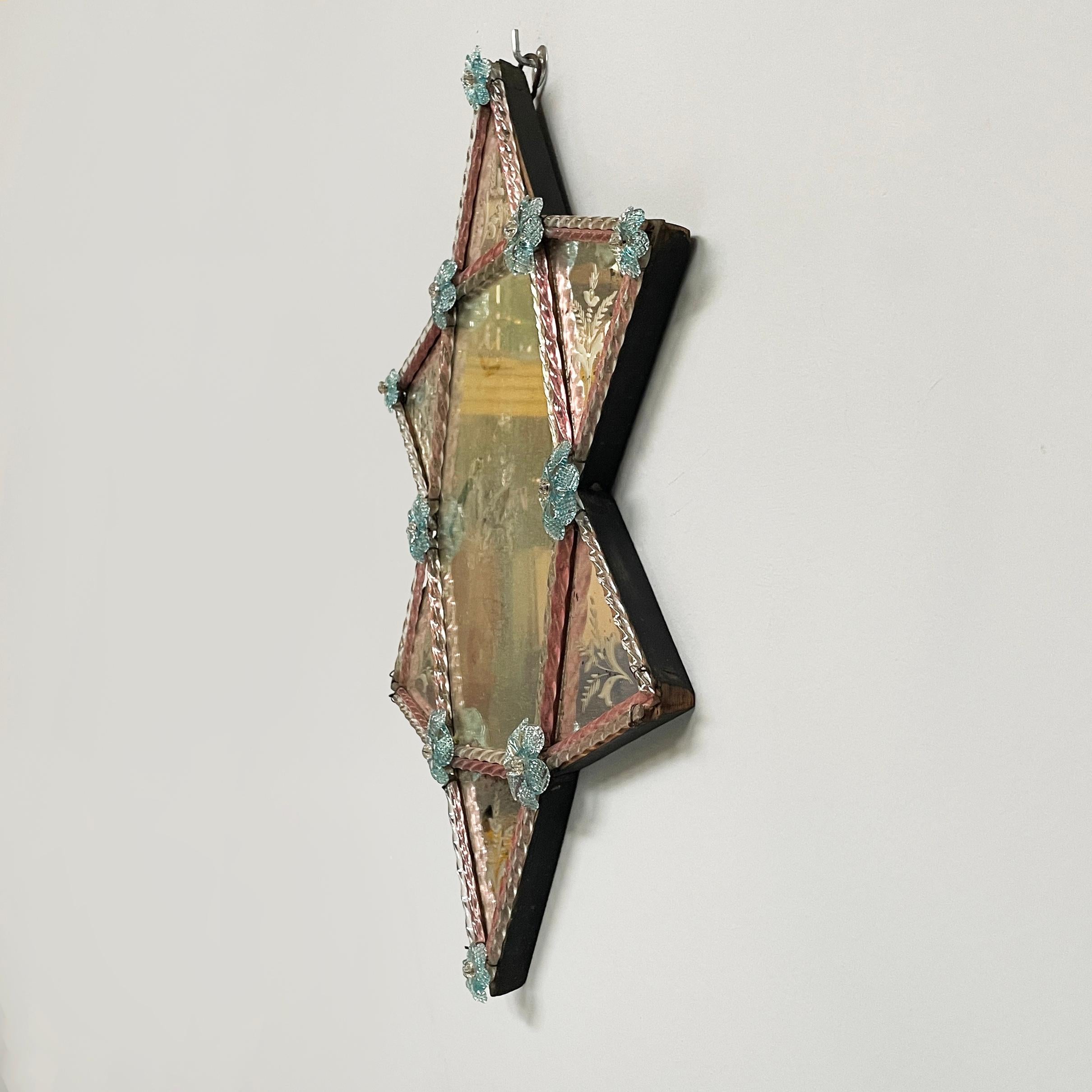 Italian wall mirror with glass decoration and acid etchings, 1980s In condizioni discrete a MIlano, IT