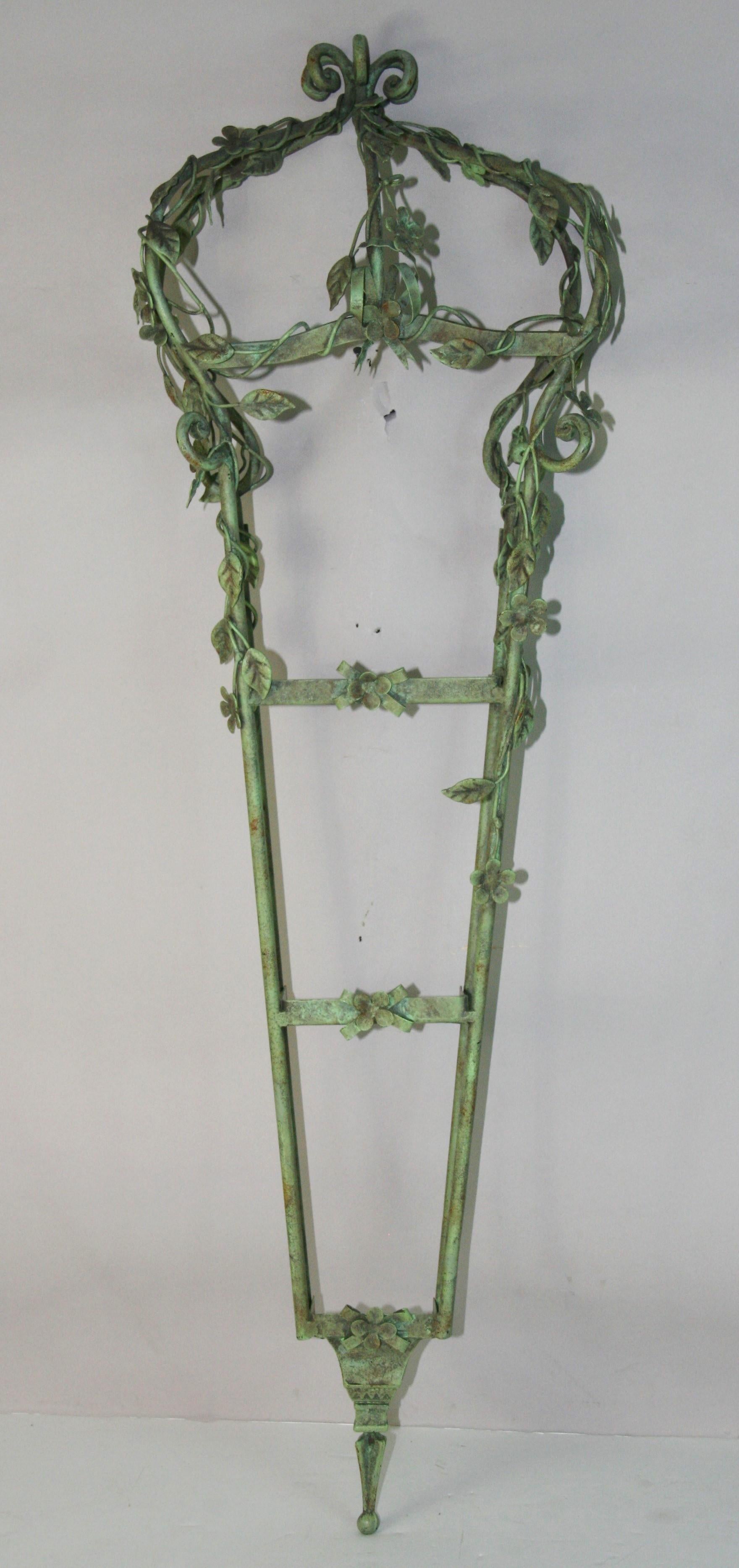 1837 Italienische Blätter und Ranken an der Wand montiert Etagere