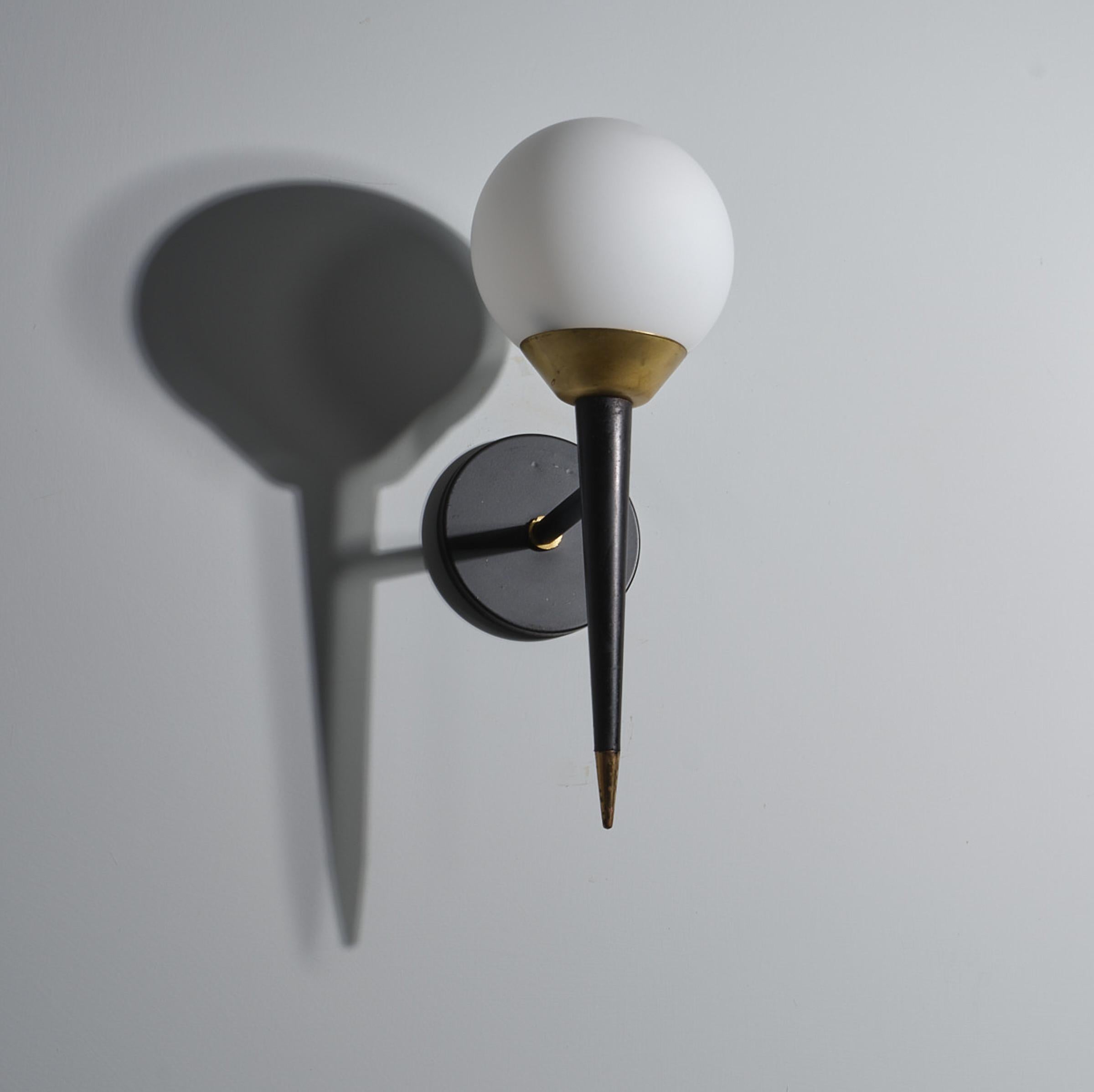 Mid-Century Modern Italian Wall Sconce, 1950s Black Steel and Brass For Sale