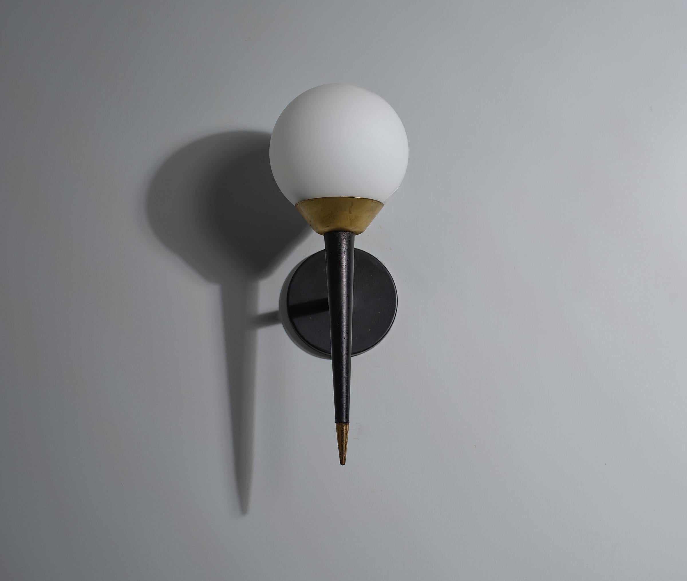 Mid-20th Century Italian Wall Sconce, 1950s Black Steel and Brass For Sale