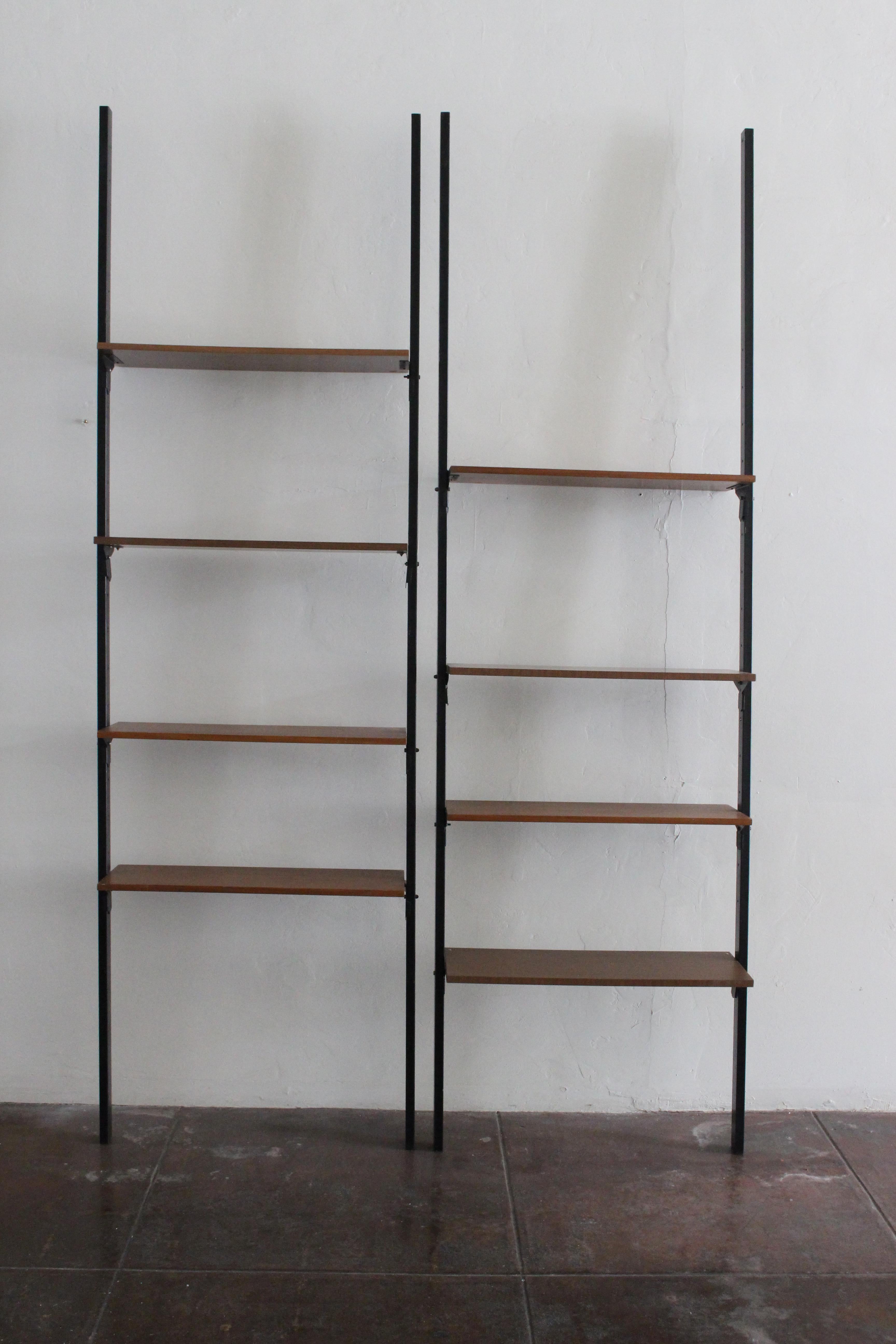 Tall midcentury metal shelves, adjustable shelving position
metal base with Formica veneer. The shelves can be disassemble as shown on the photos all of them are on the screws.When shipping we have to dismantle it.
Shipping to US continental in home