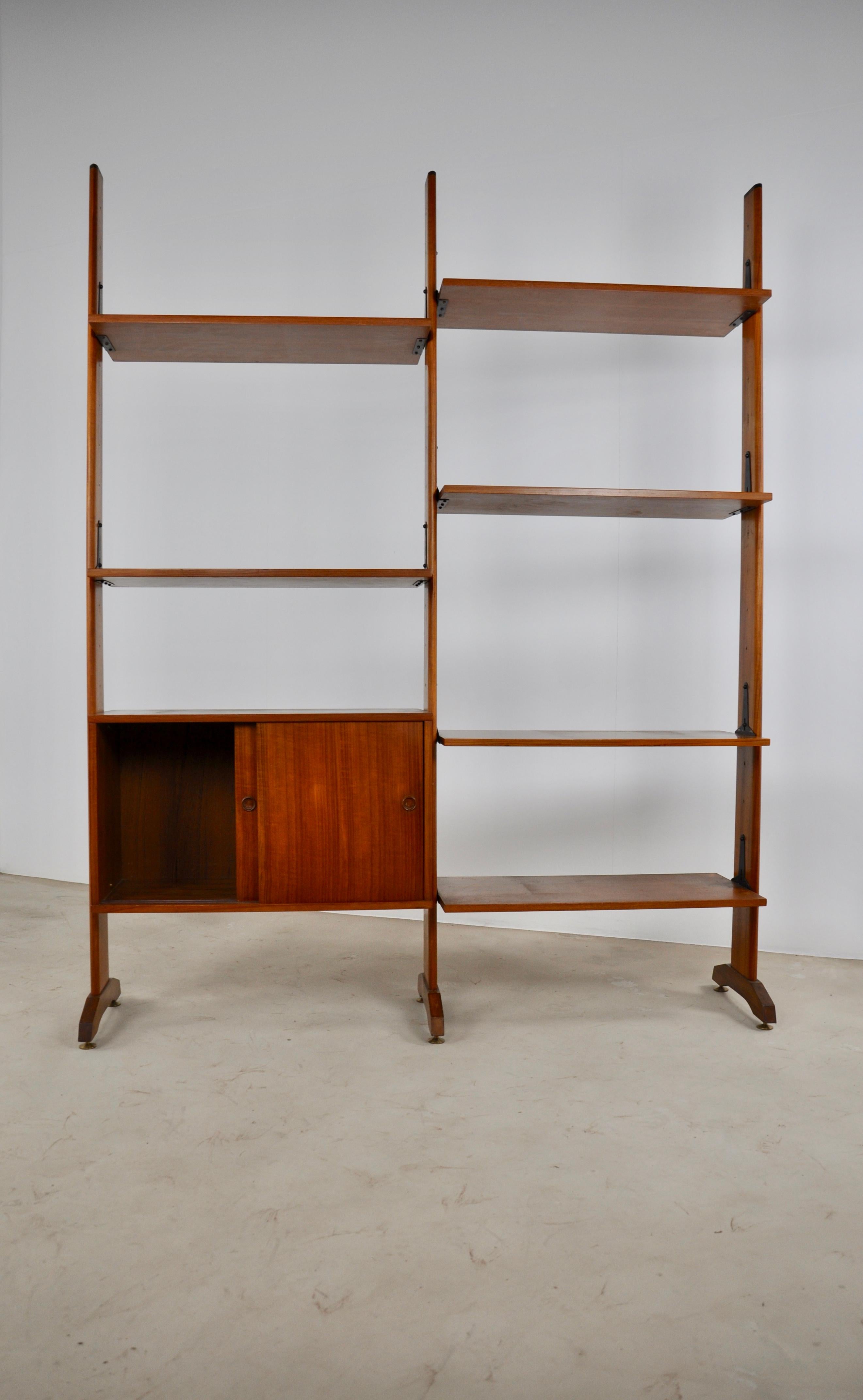 Italian wall unit composed of three uprights, a box with two sliding doors and six boards. The boards and the box can be positioned where you want and therefore modulated to your own way your wall unit. It can be completely dismantled and is very