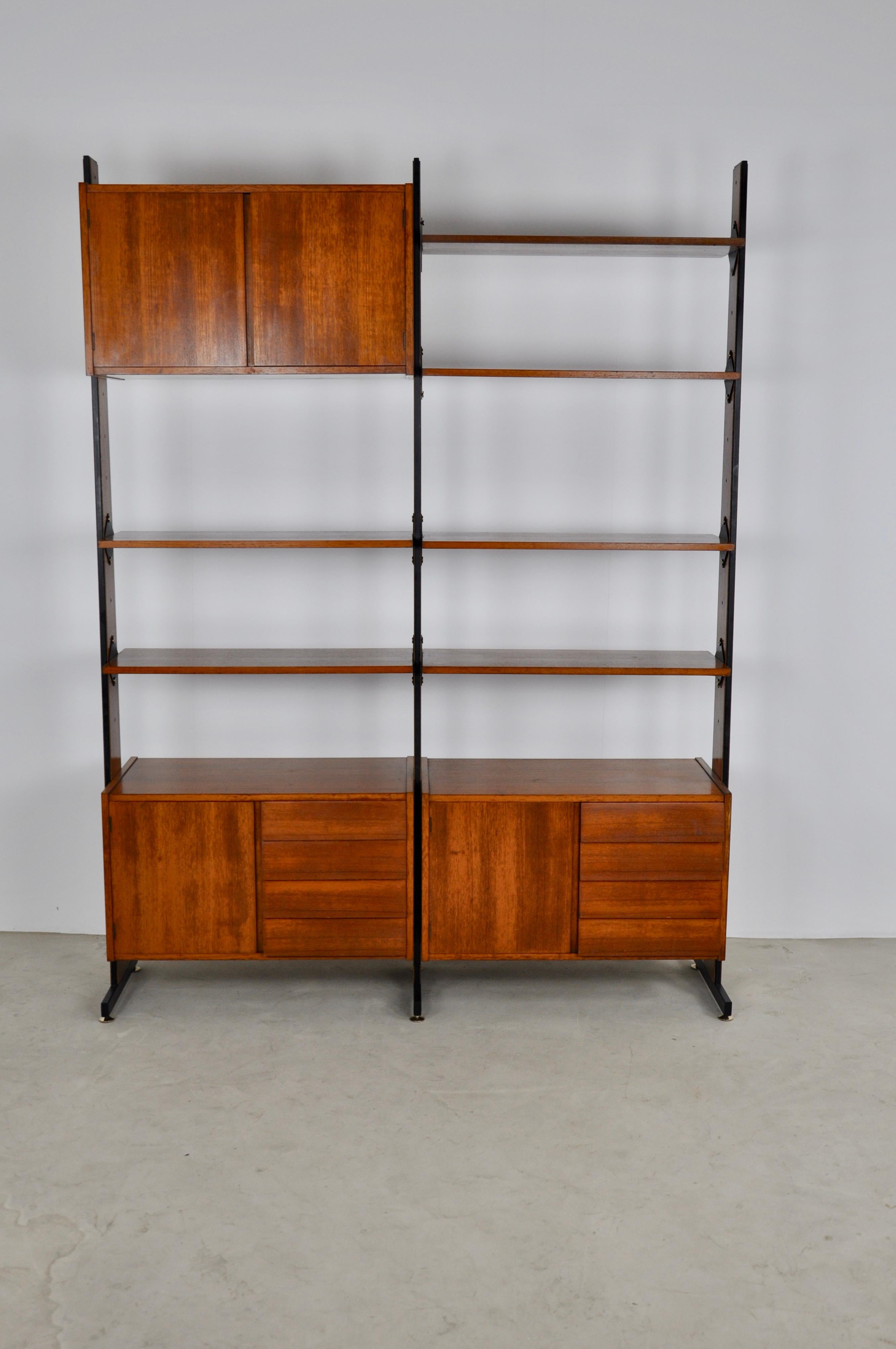 Wall unit composed of 3 boxes, 3 uprights and 6 boards. Modular. Wear and tear due to time and the age of the Wall unit.
 