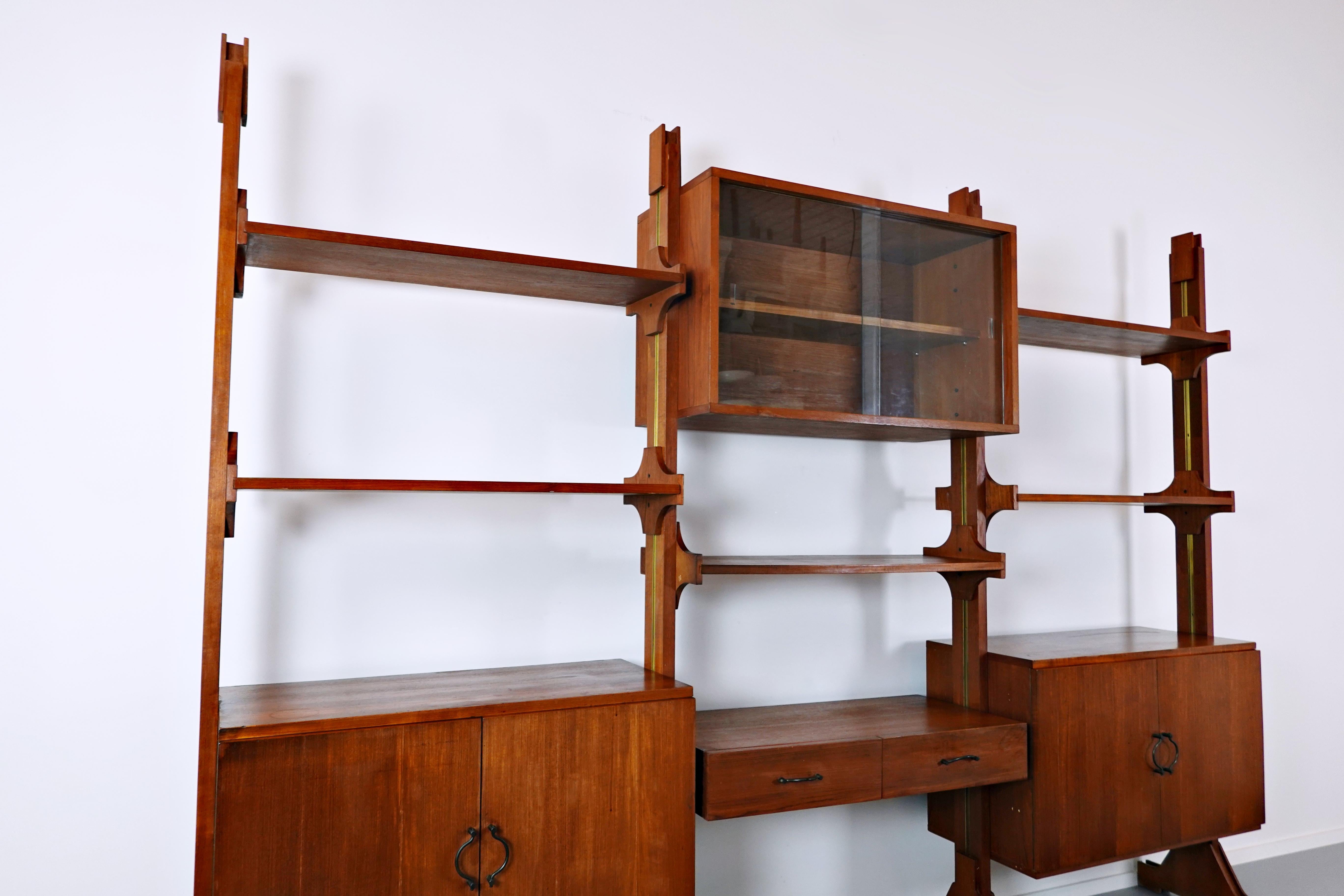 Mid-Century Modern Italian Wall Unit, 1960s In Good Condition For Sale In Brussels, BE