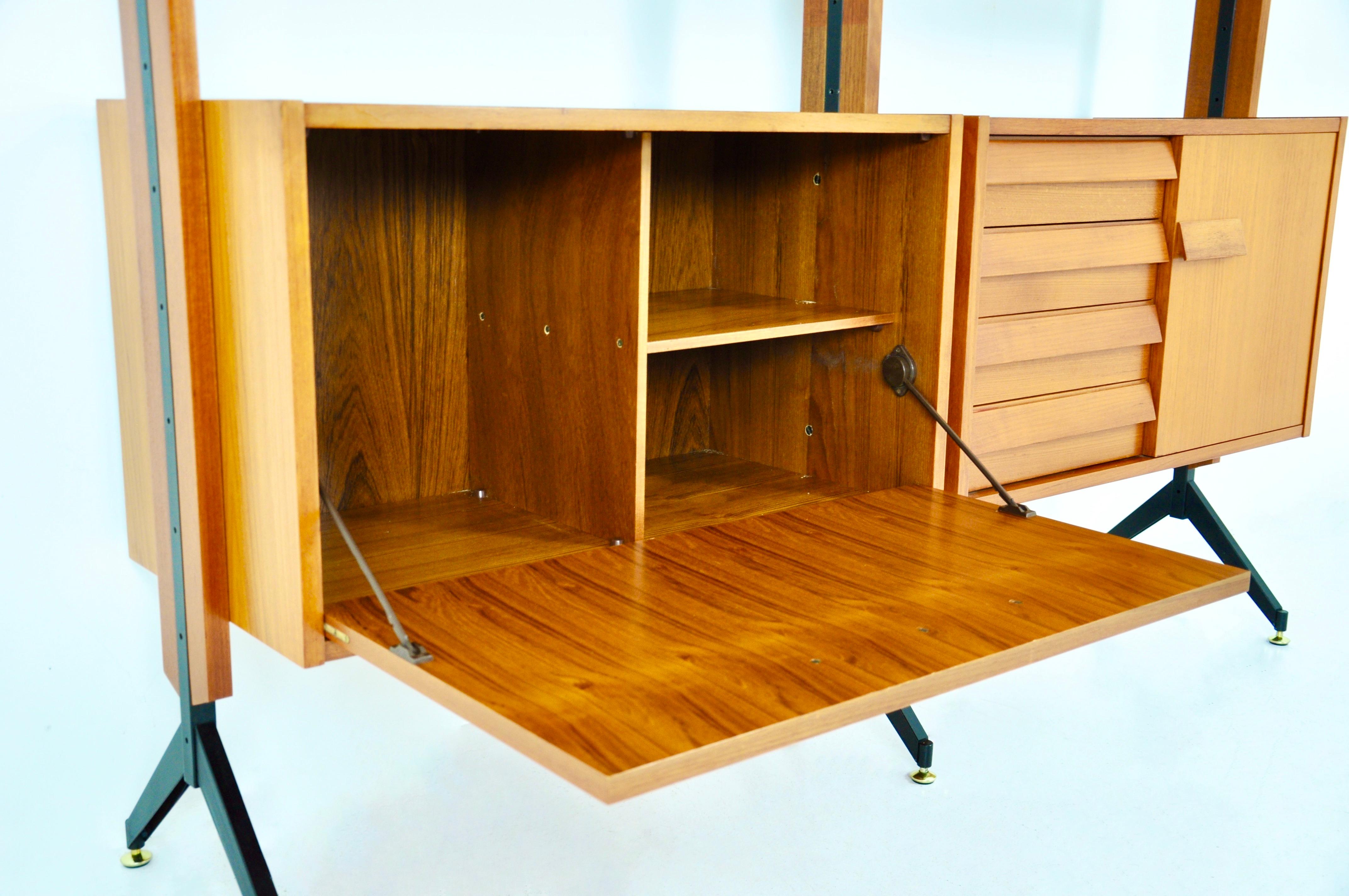 Italian Wall Unit, 1960s in vendita 1