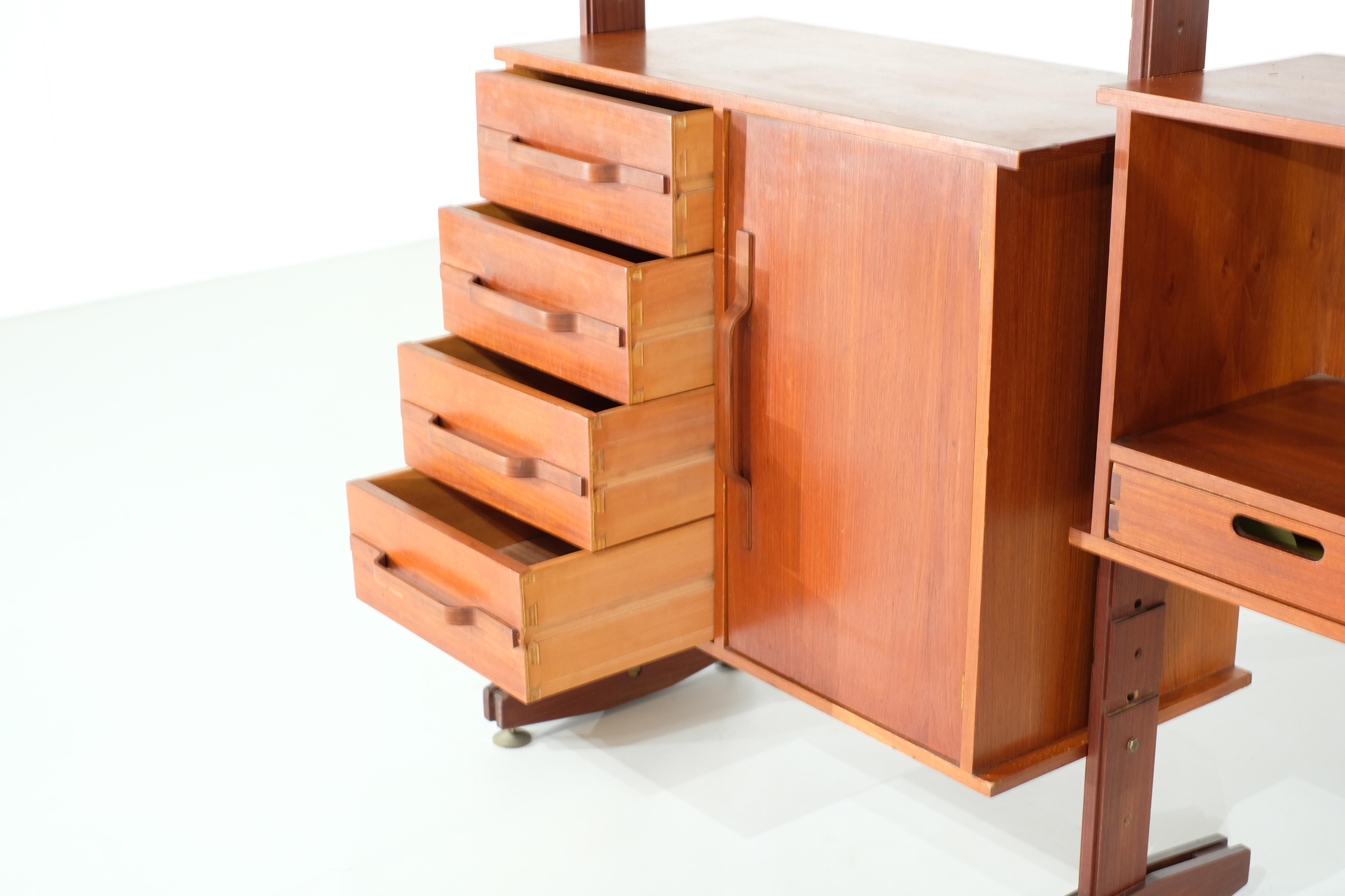 Mid-Century moderno Parete attrezzata italiana in teak - anni '60 in vendita