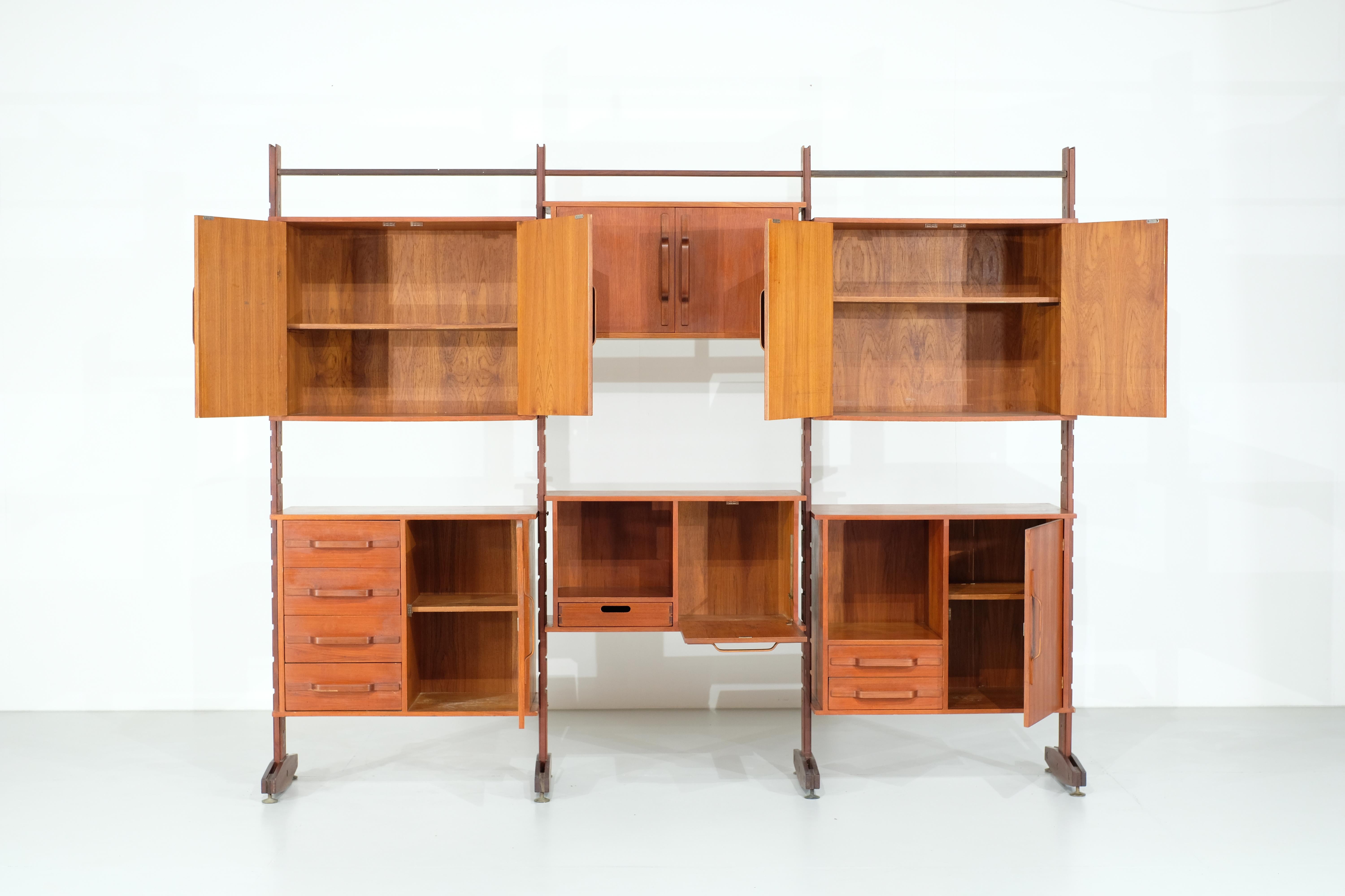 Italiano Parete attrezzata italiana in teak - anni '60 in vendita