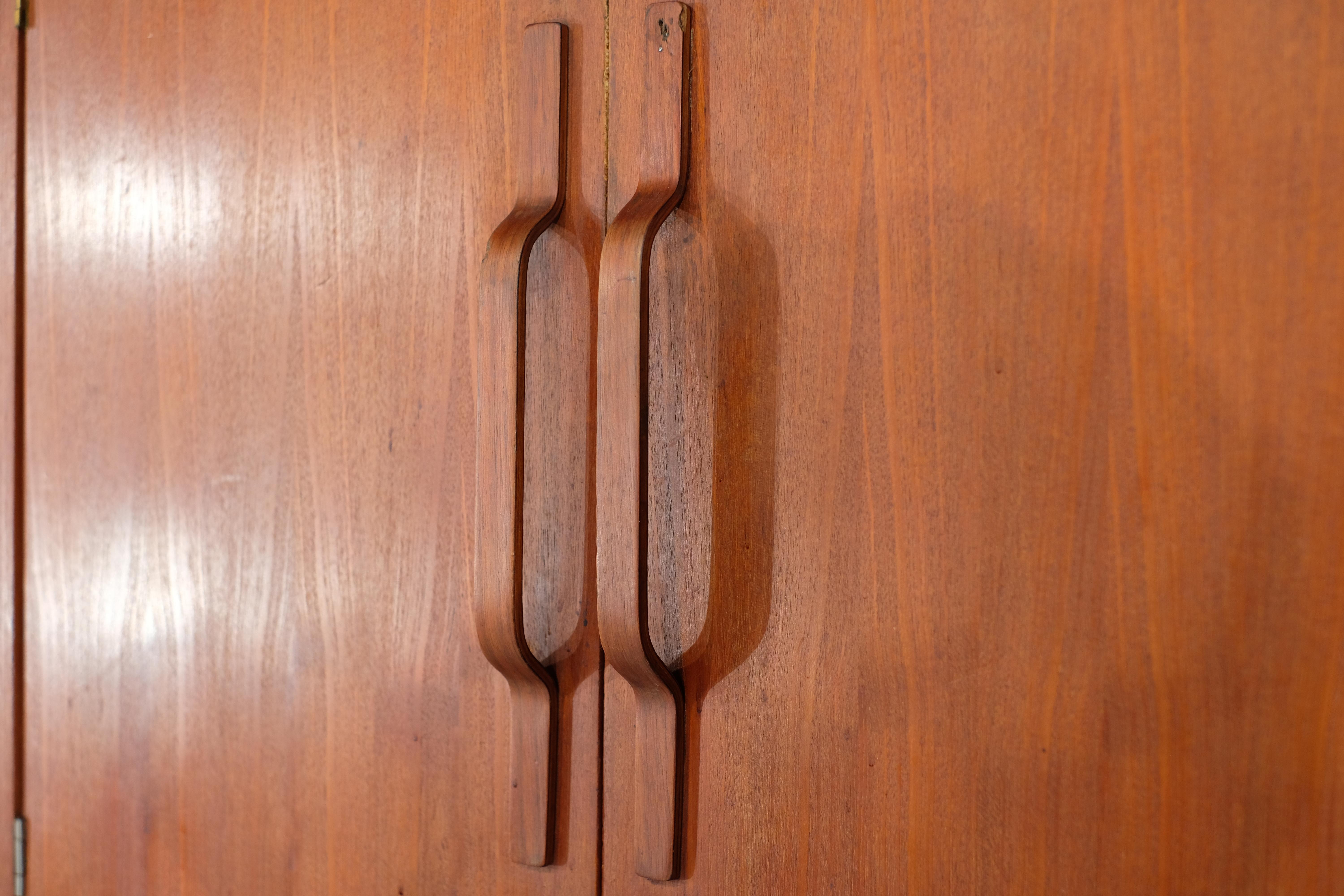 Parete attrezzata italiana in teak - anni '60 In condizioni buone in vendita a Uccle, Bruxelles