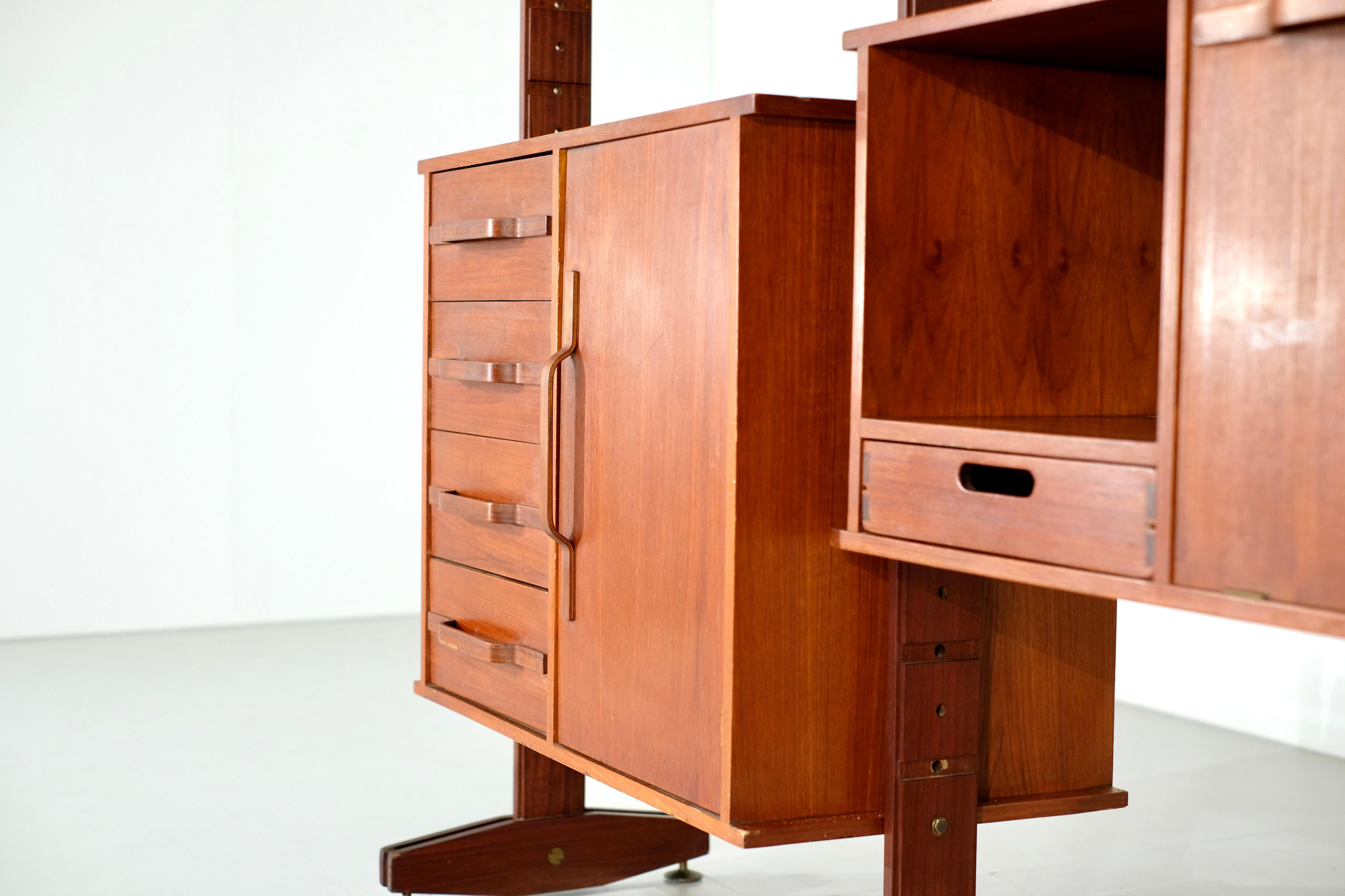 Legno Parete attrezzata italiana in teak - anni '60 in vendita