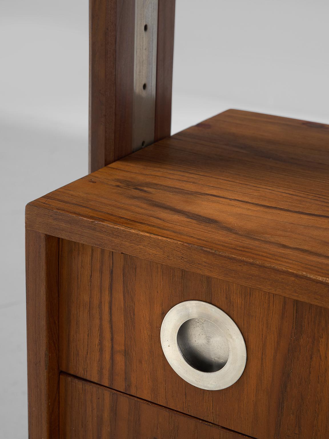 Mueble alto italiano en nogal con detalles metálicos Metal
