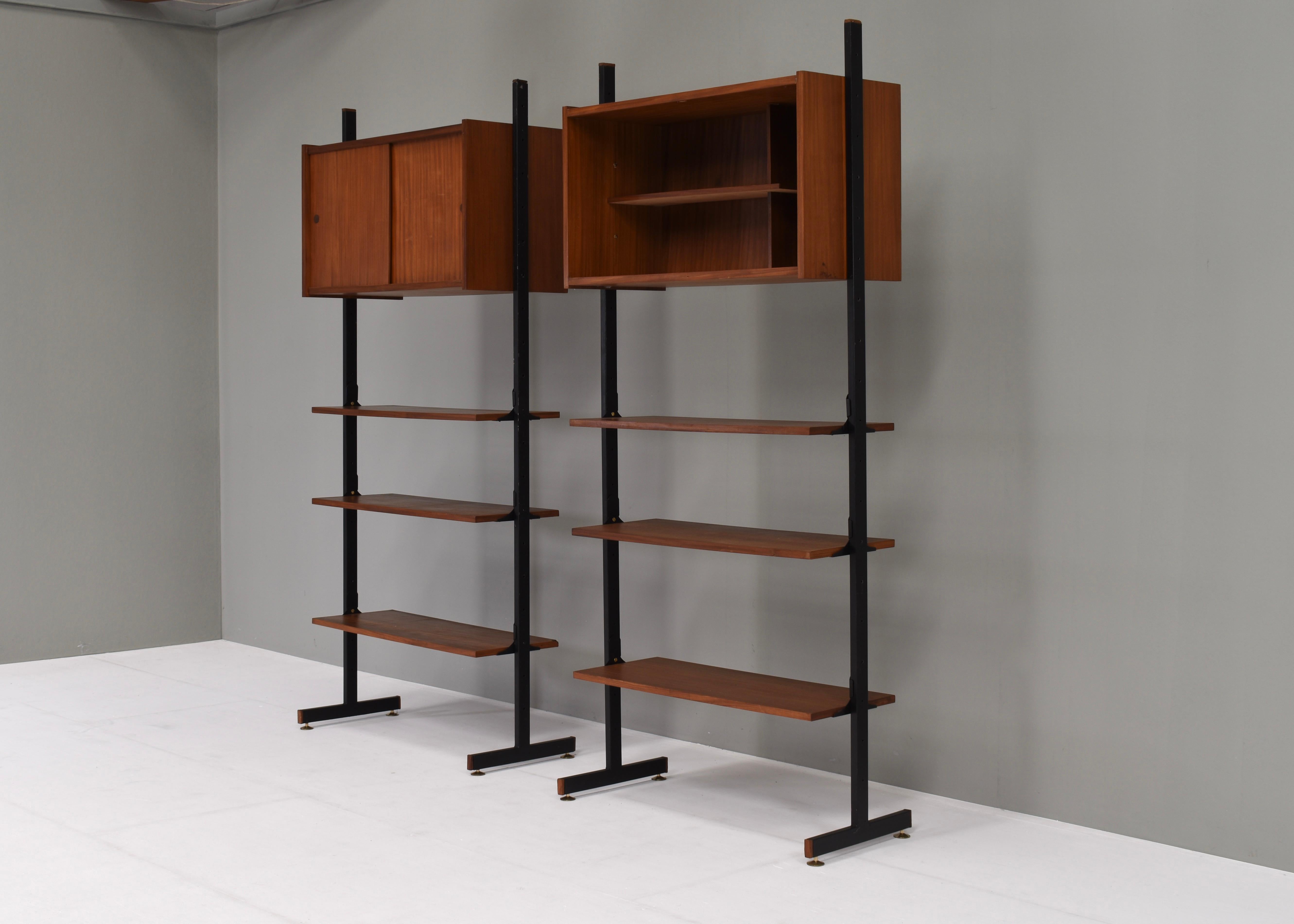 Italian room divider / wall unit in teak with brass details - Italy, circa 1950-70
The wall unit can be set-up in different ways.
The brass feet are adjustable in height for leveling.
Designer: Unknown
Manufacturer: Unknown
Country: