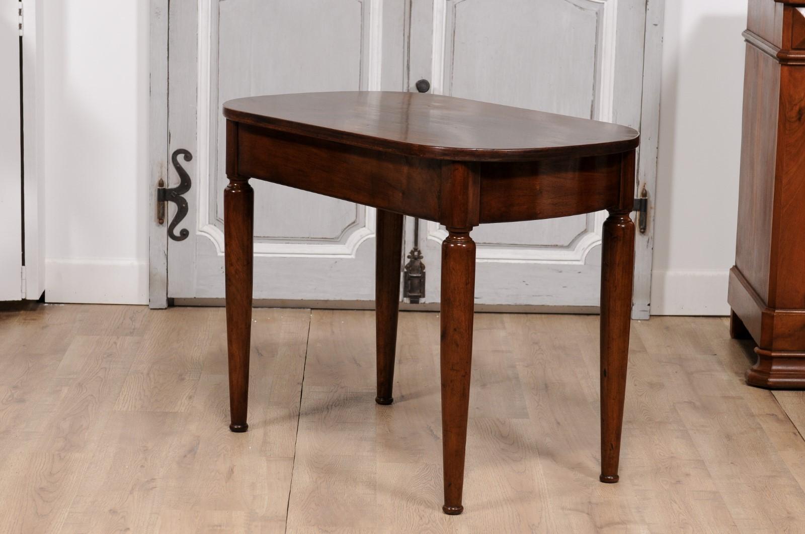 Italian Walnut 1890s Side Table with Oval Top, One Drawer and Cylindrical Legs For Sale 5