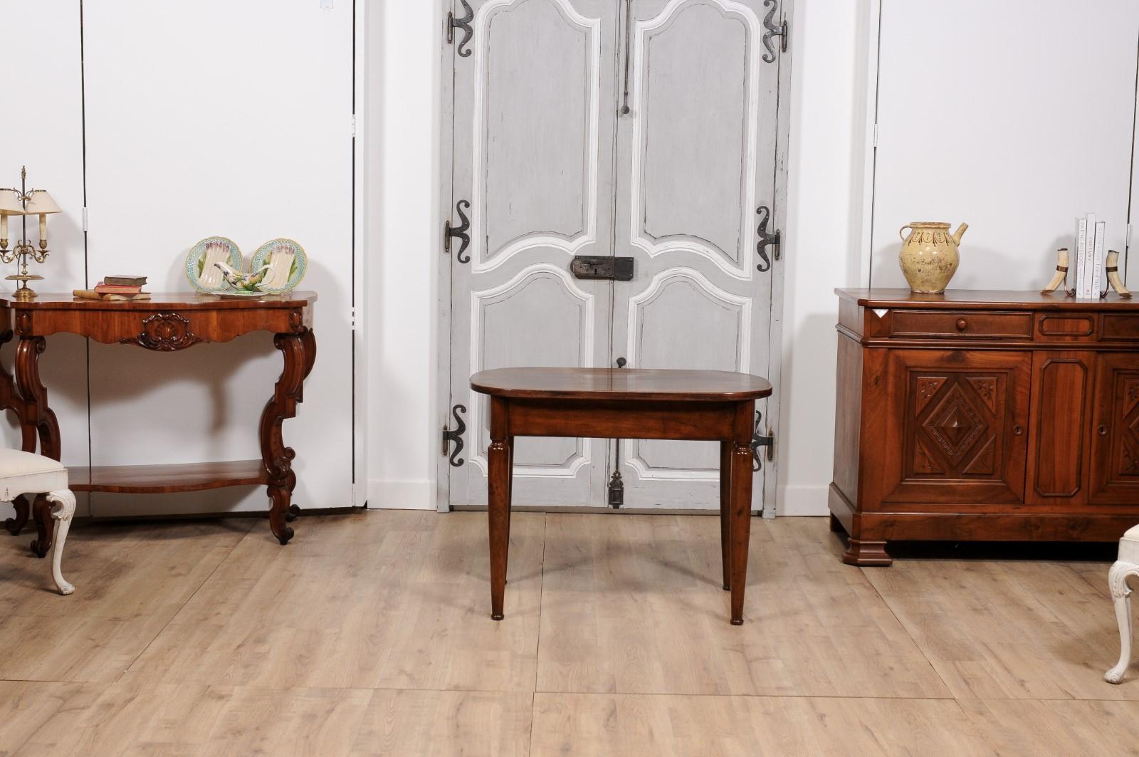 Italian Walnut 1890s Side Table with Oval Top, One Drawer and Cylindrical Legs For Sale 6