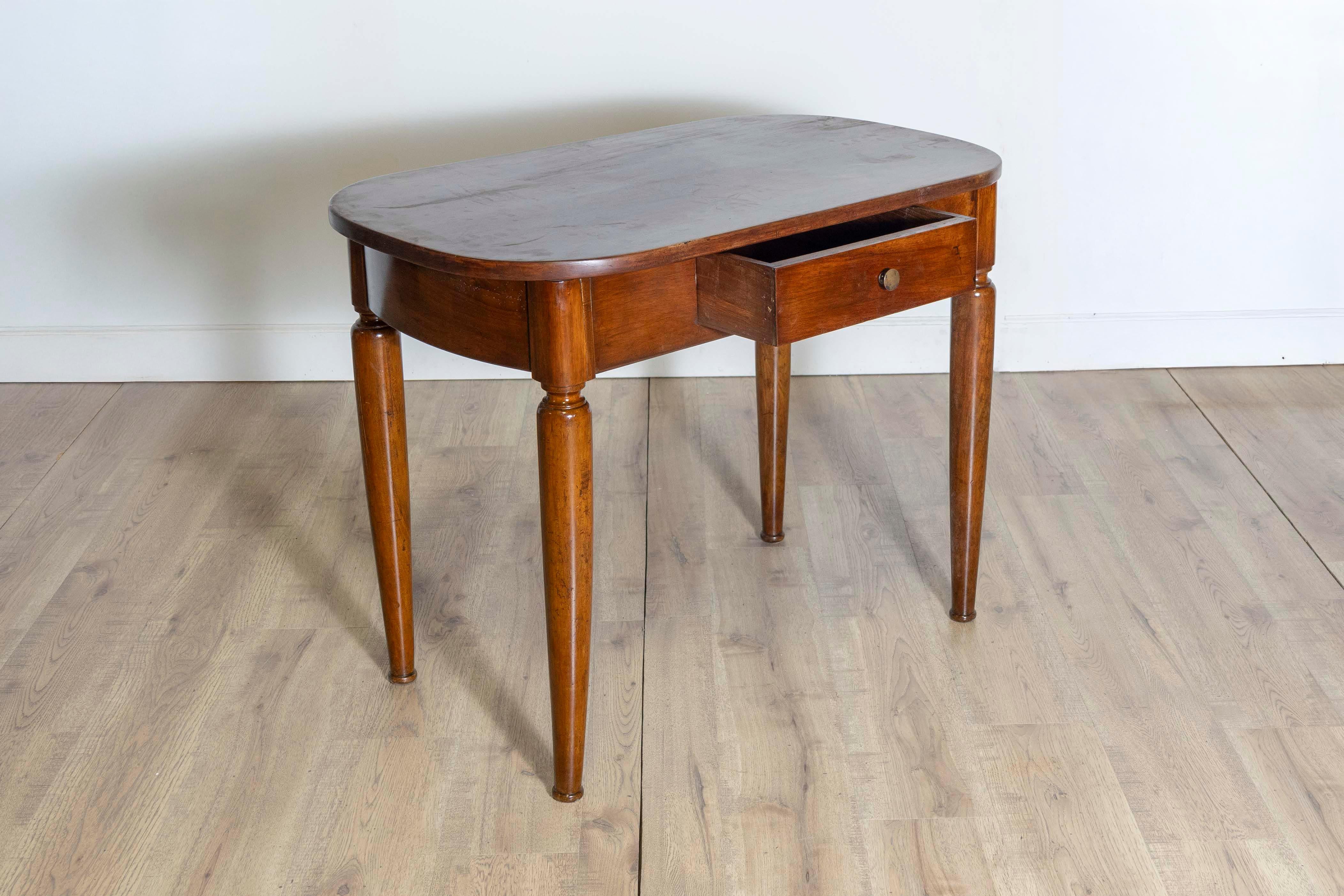 Italian Walnut 1890s Side Table with Oval Top, One Drawer and Cylindrical Legs In Good Condition For Sale In Atlanta, GA