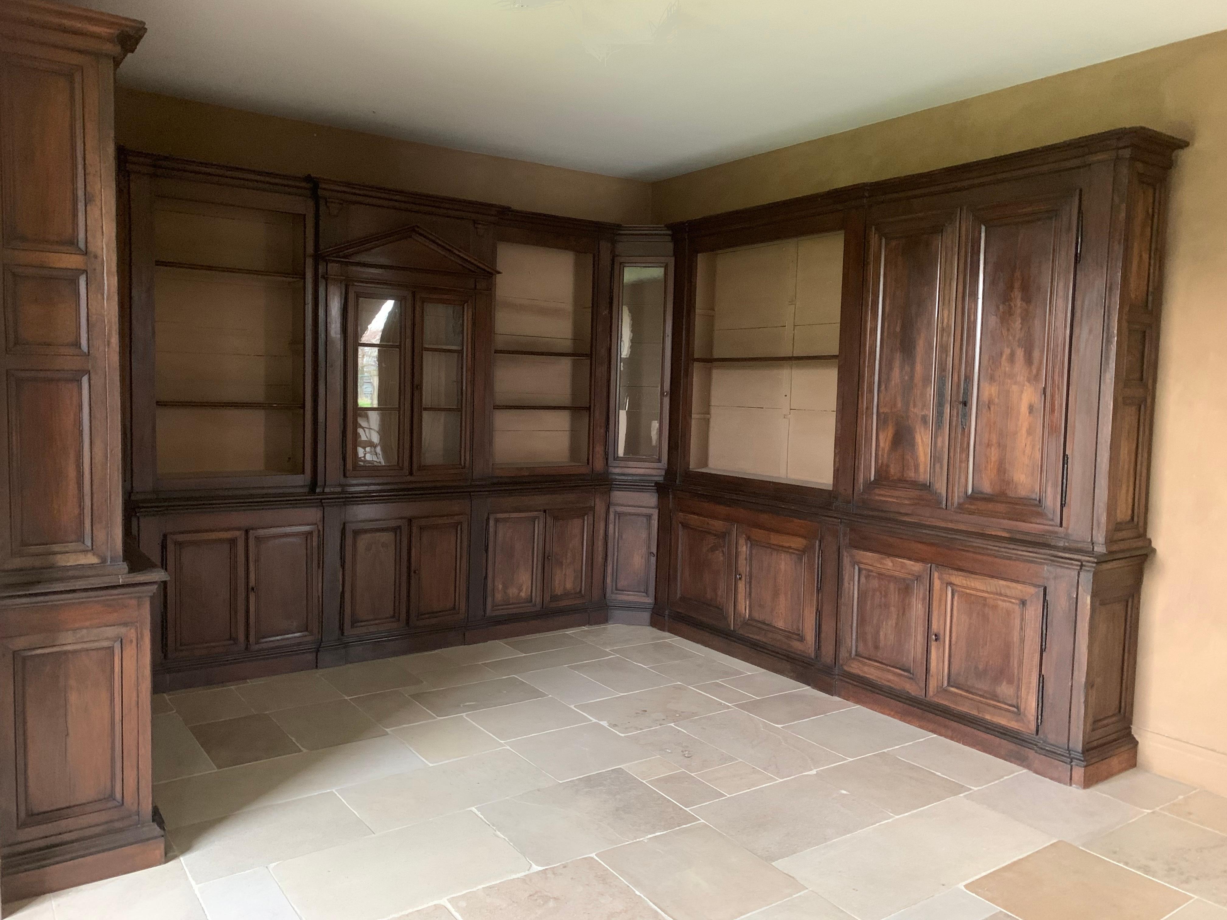 Italian Walnut 18th Century Library Bookcase Panneling For Sale 6