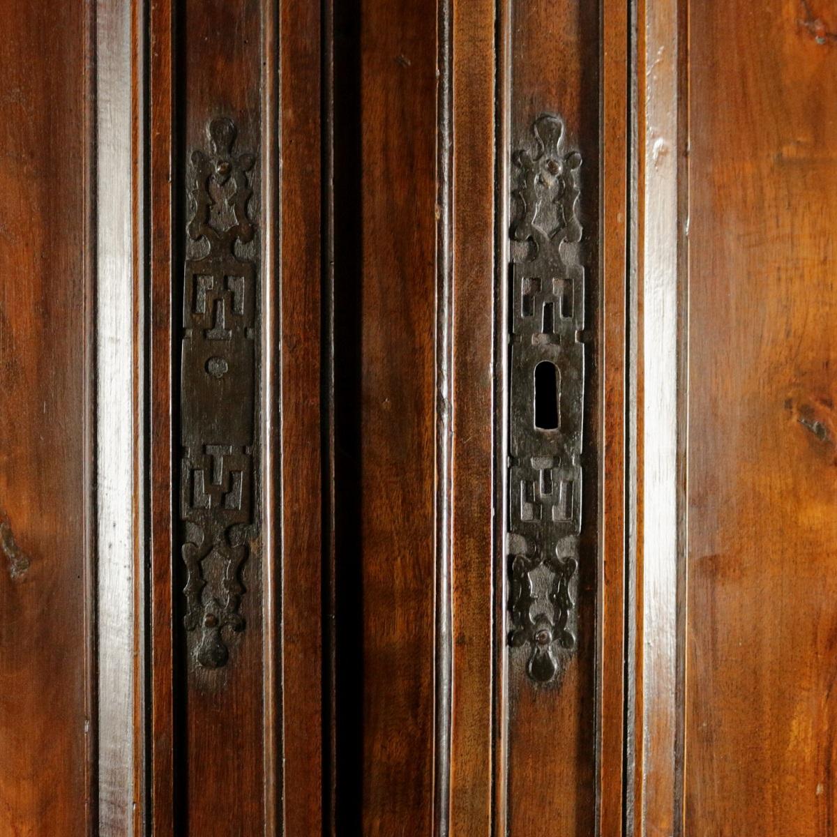 Italian Walnut 18th Century Library Bookcase Panneling 4