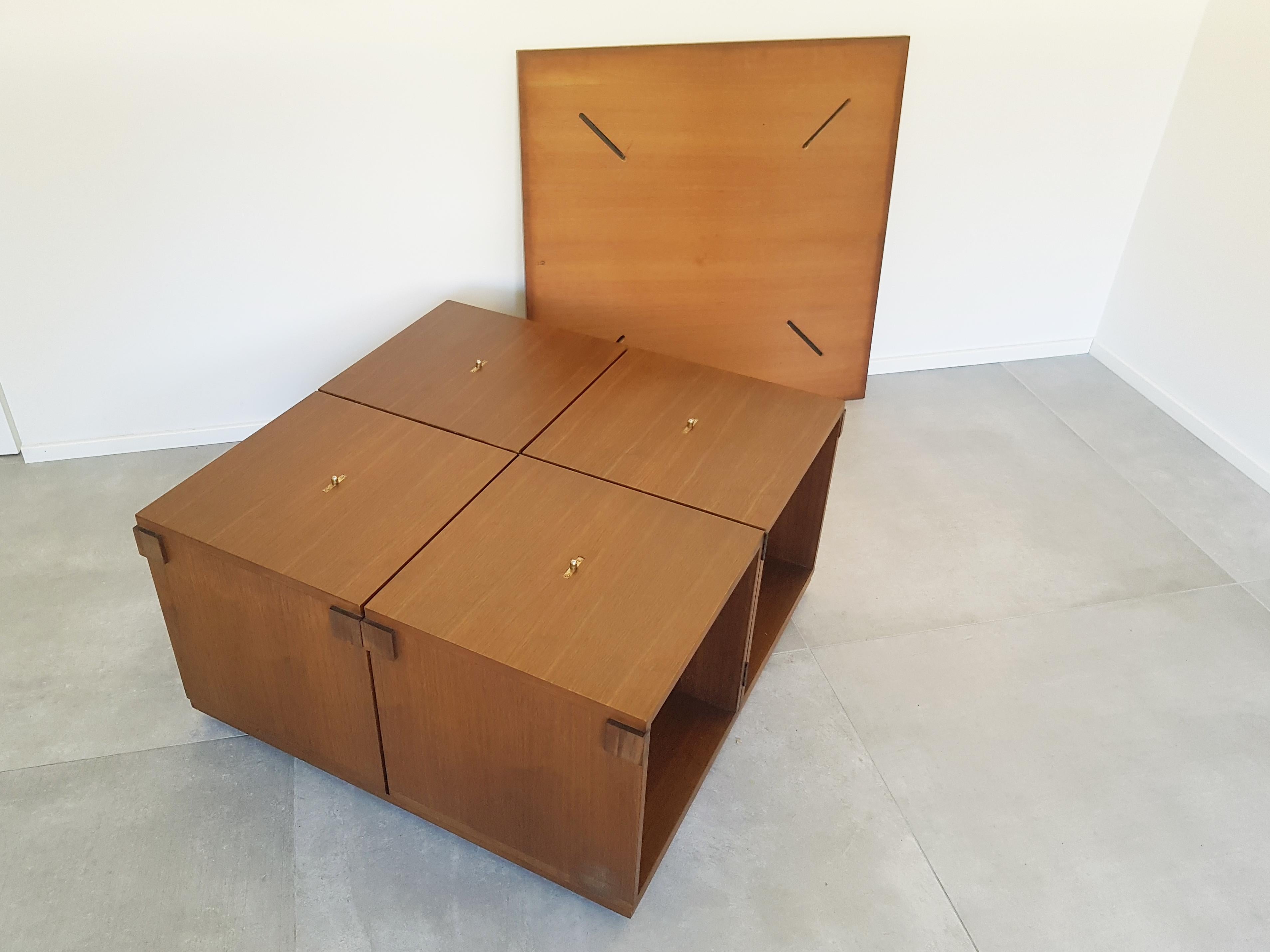 Italienischer Couchtisch/Bartisch aus Nussbaumholz, 1960er Jahre, von Bernini im Angebot 11