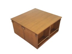 Mesa de centro/mesa de bar italiana de nogal de los años 60 de Bernini