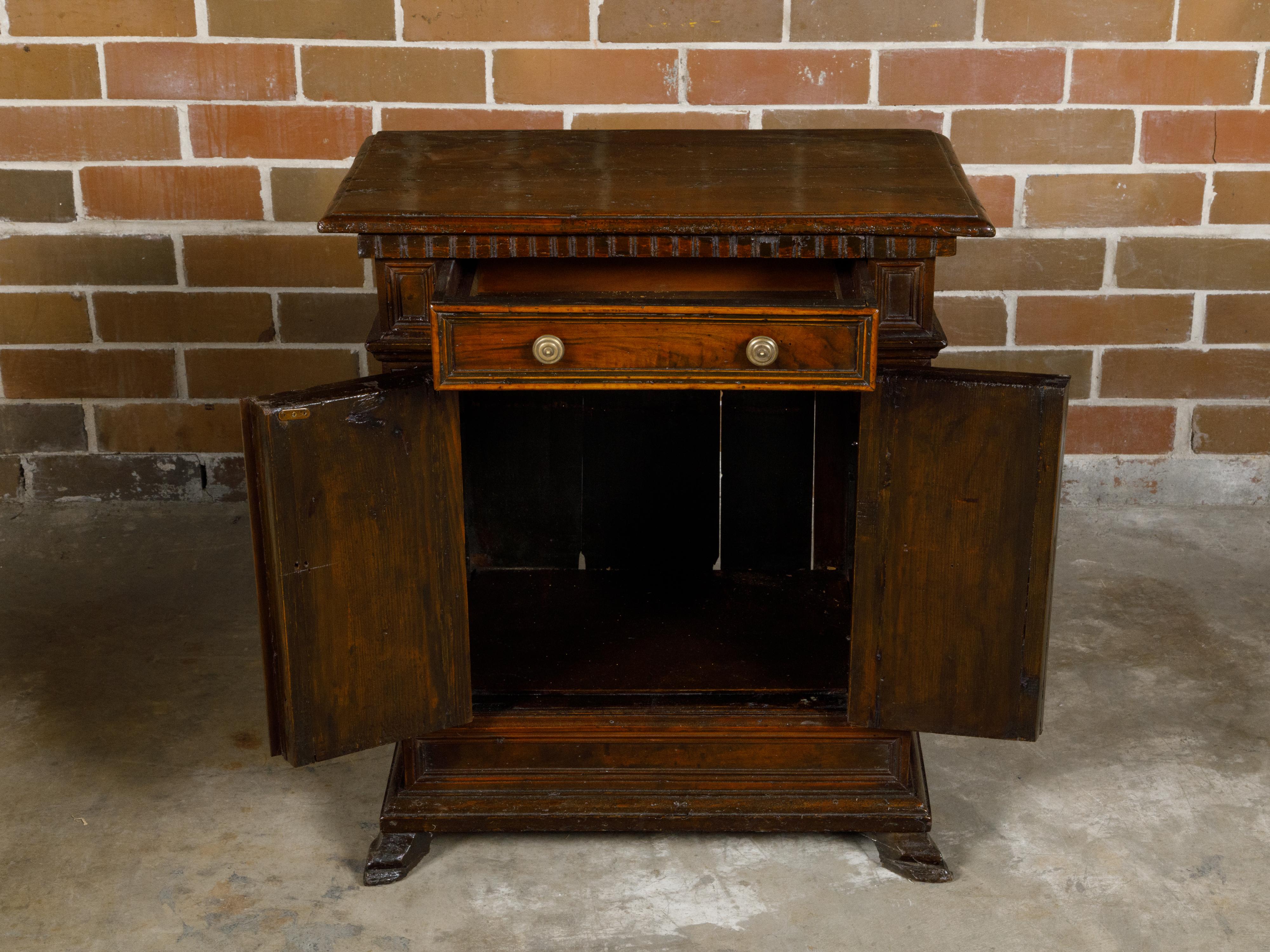 Italian Walnut 19th Century Credenzino with Dentil Molding and Carved Feet For Sale 7