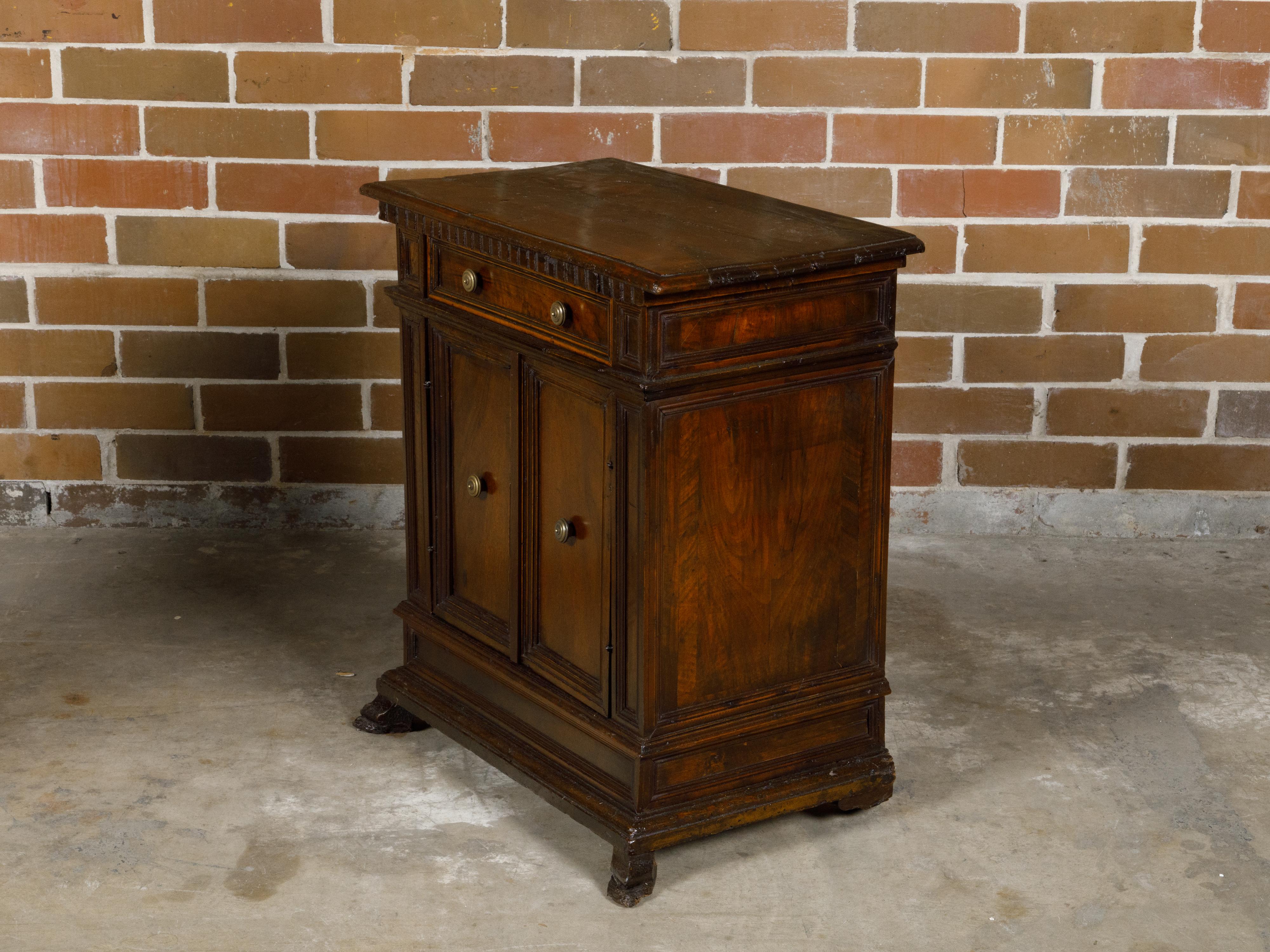 Italian Walnut 19th Century Credenzino with Dentil Molding and Carved Feet For Sale 9