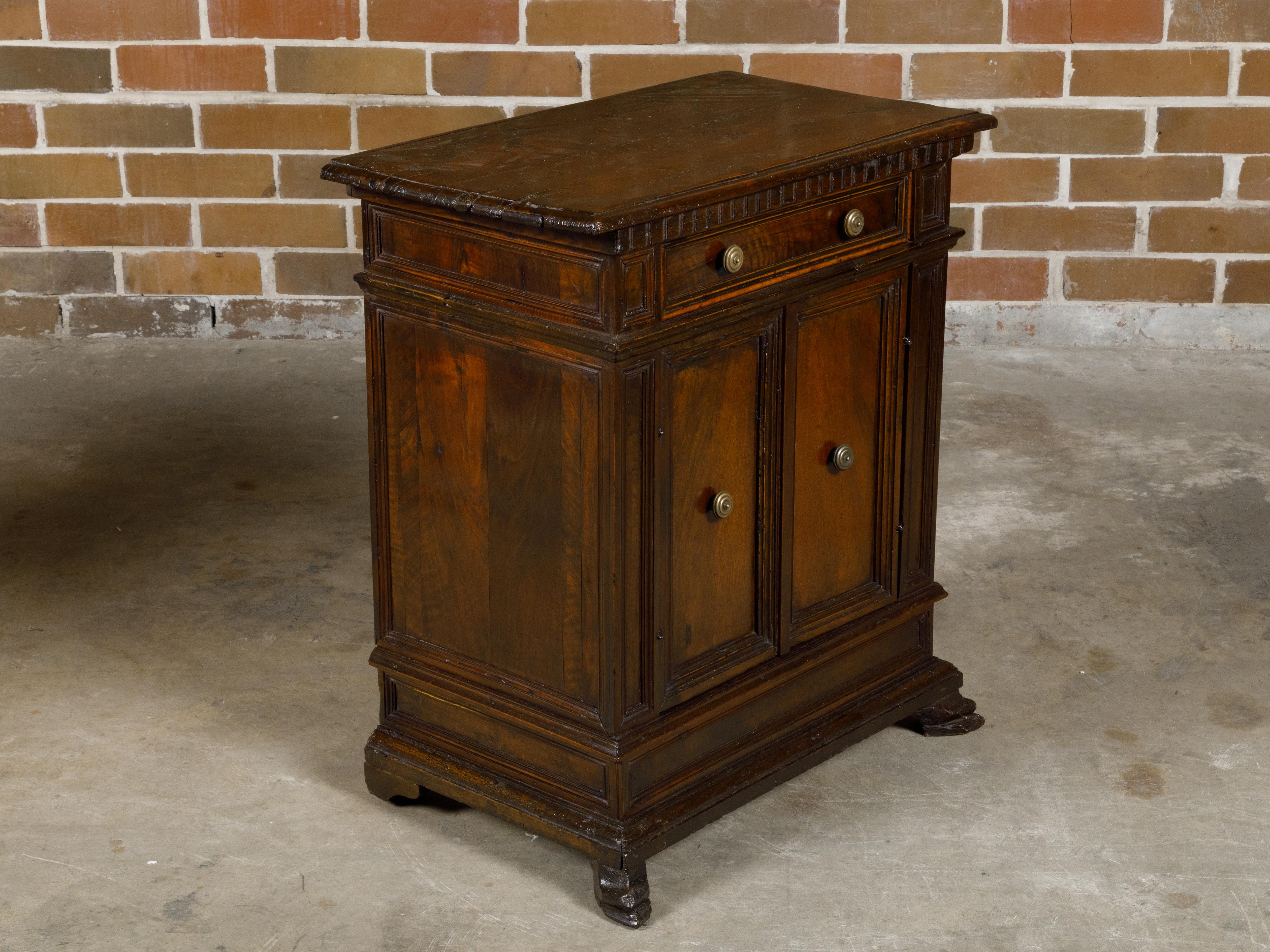 Italian Walnut 19th Century Credenzino with Dentil Molding and Carved Feet For Sale 13