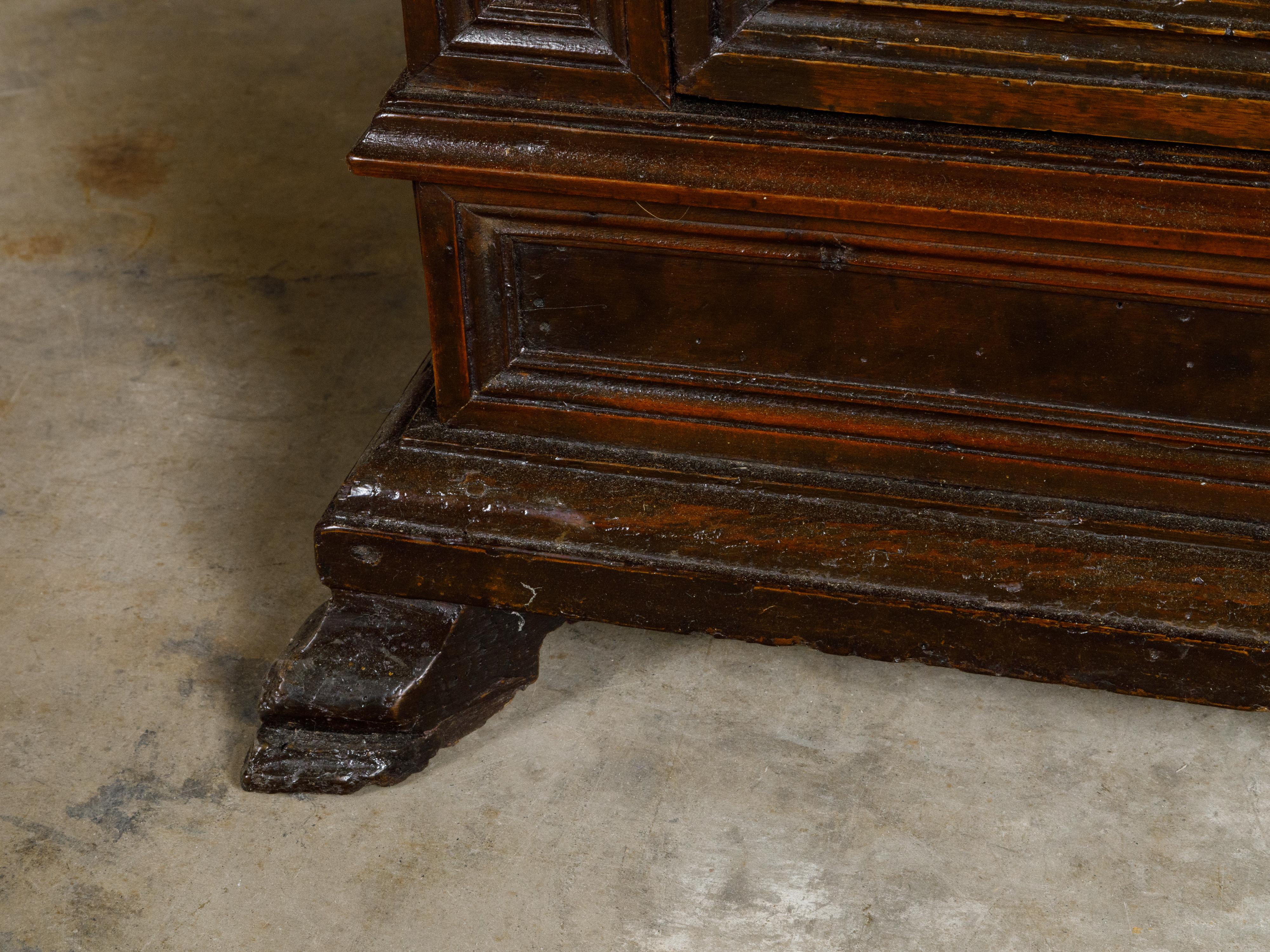 Italian Walnut 19th Century Credenzino with Dentil Molding and Carved Feet For Sale 5