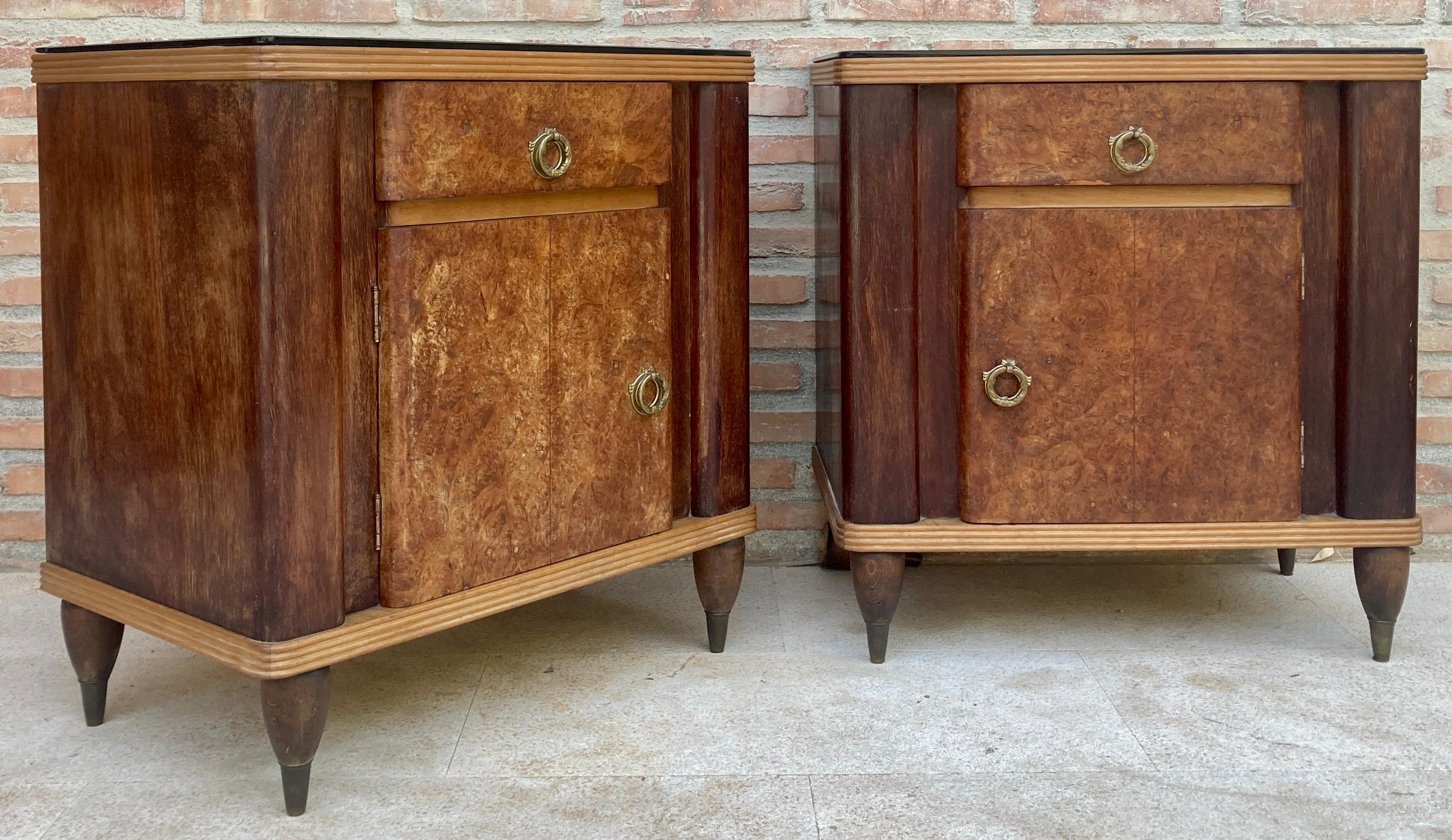 Italian Walnut and Beech Wood Nightstands with Black Glass, 1940s, Set of 2 For Sale 3