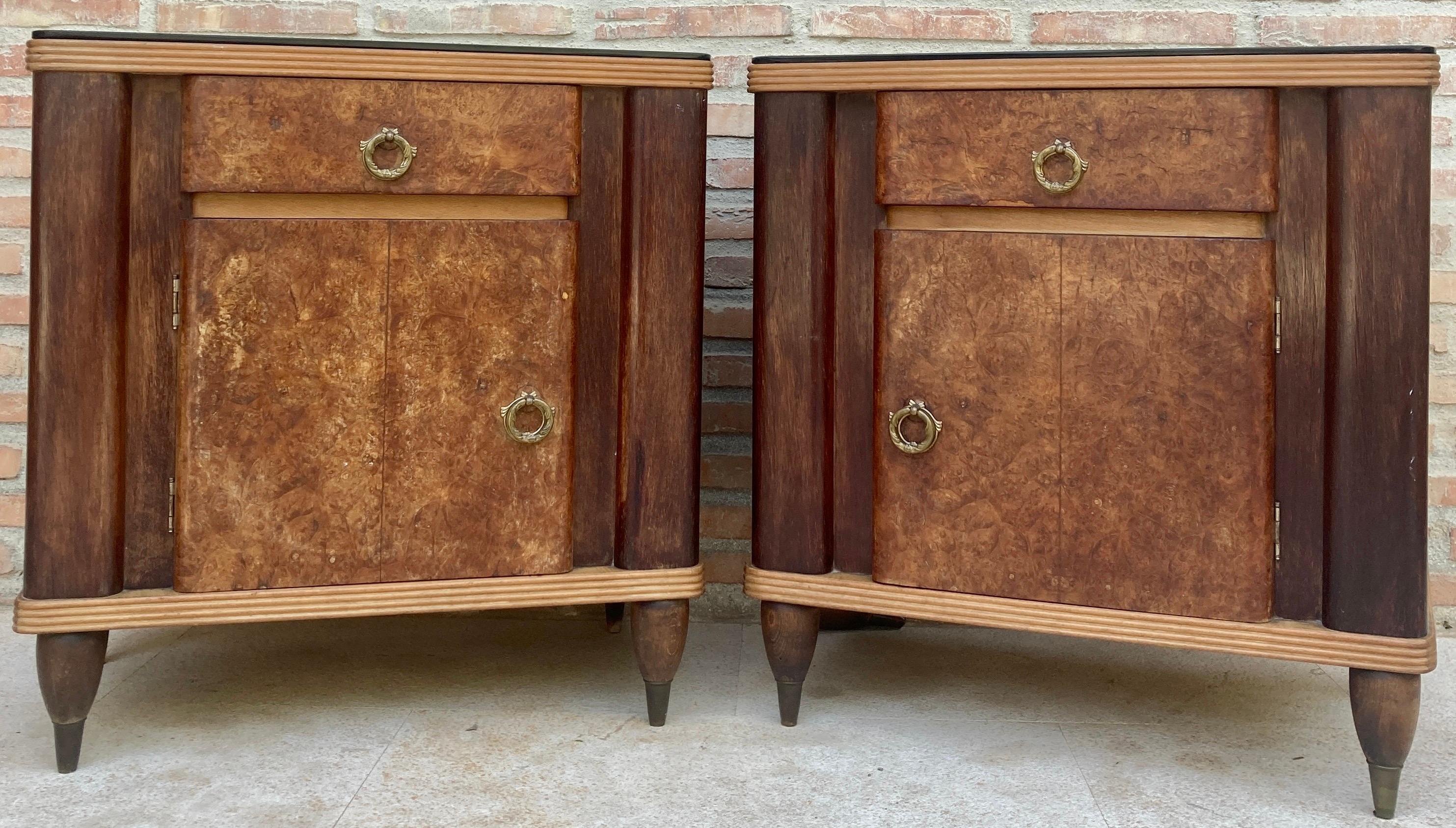 Italian Walnut and Beech Wood Nightstands with Black Glass, 1940s, Set of 2 For Sale 5