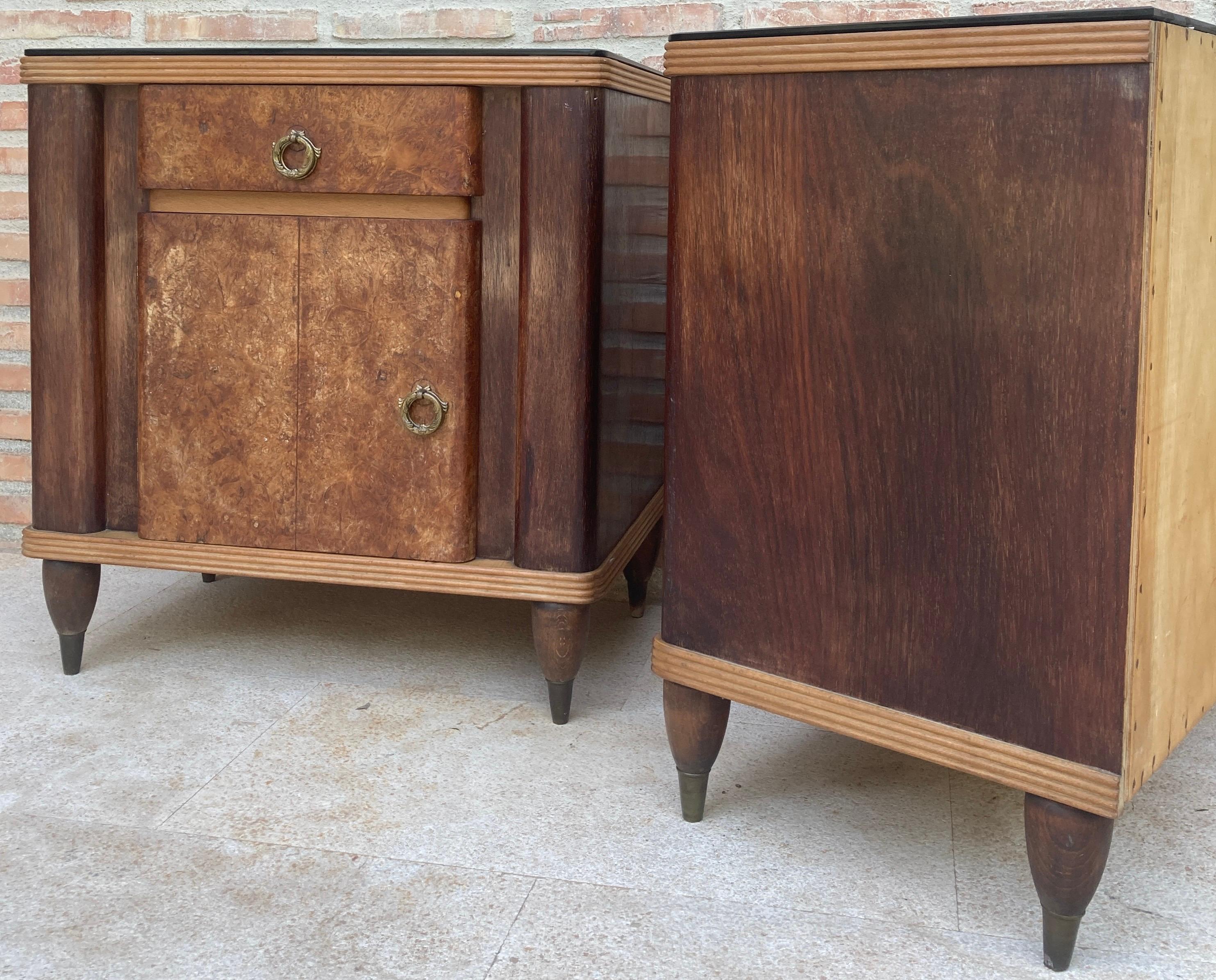 Italian Walnut and Beech Wood Nightstands with Black Glass, 1940s, Set of 2 For Sale 8