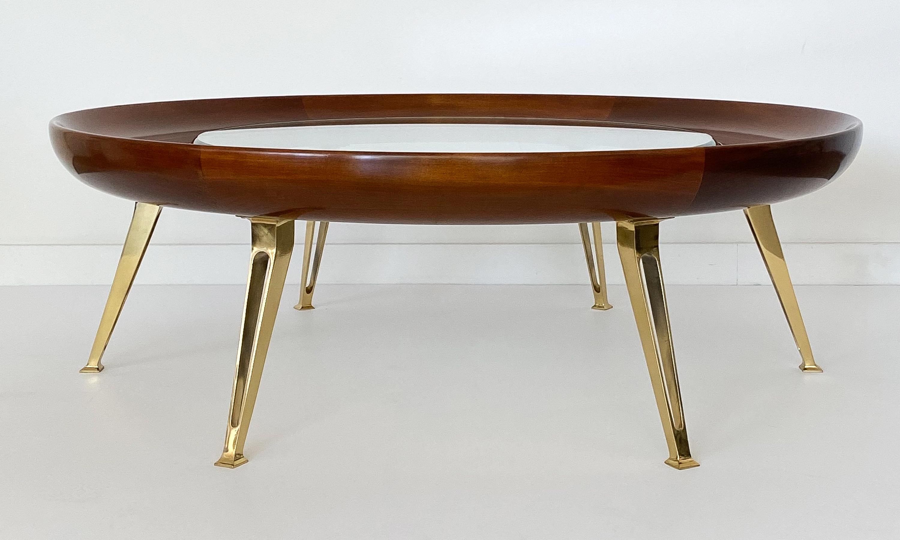 Italian Walnut and Brass Coffee Table Style of Gio Ponti In Good Condition In Chicago, IL