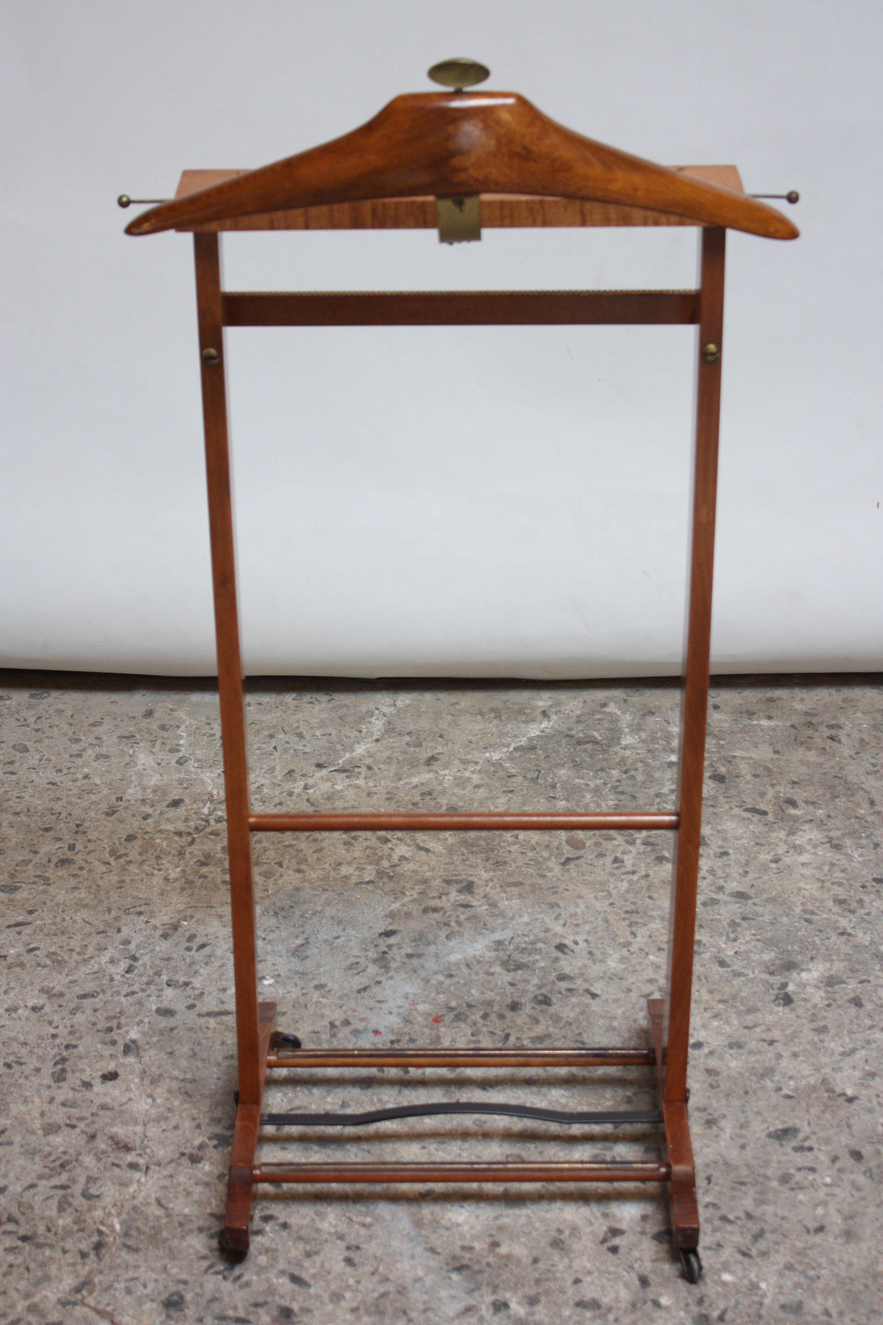 Italian Walnut and Brass Valet by Ico Parisi for Fratelli Reguitti 2