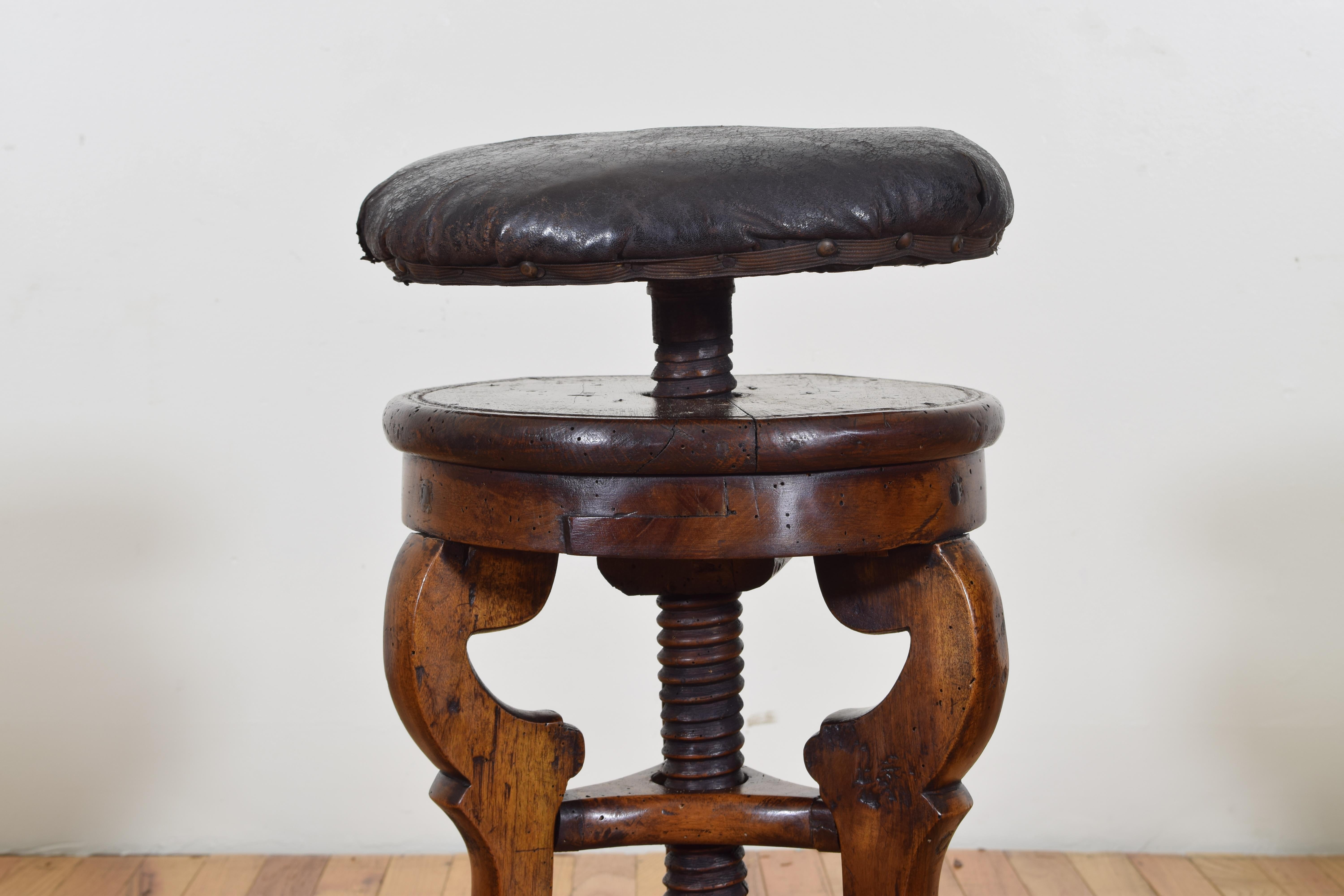 Italian Walnut and Leather Upholstered Adjustable Stool, Mid-19th Century In Good Condition In Atlanta, GA