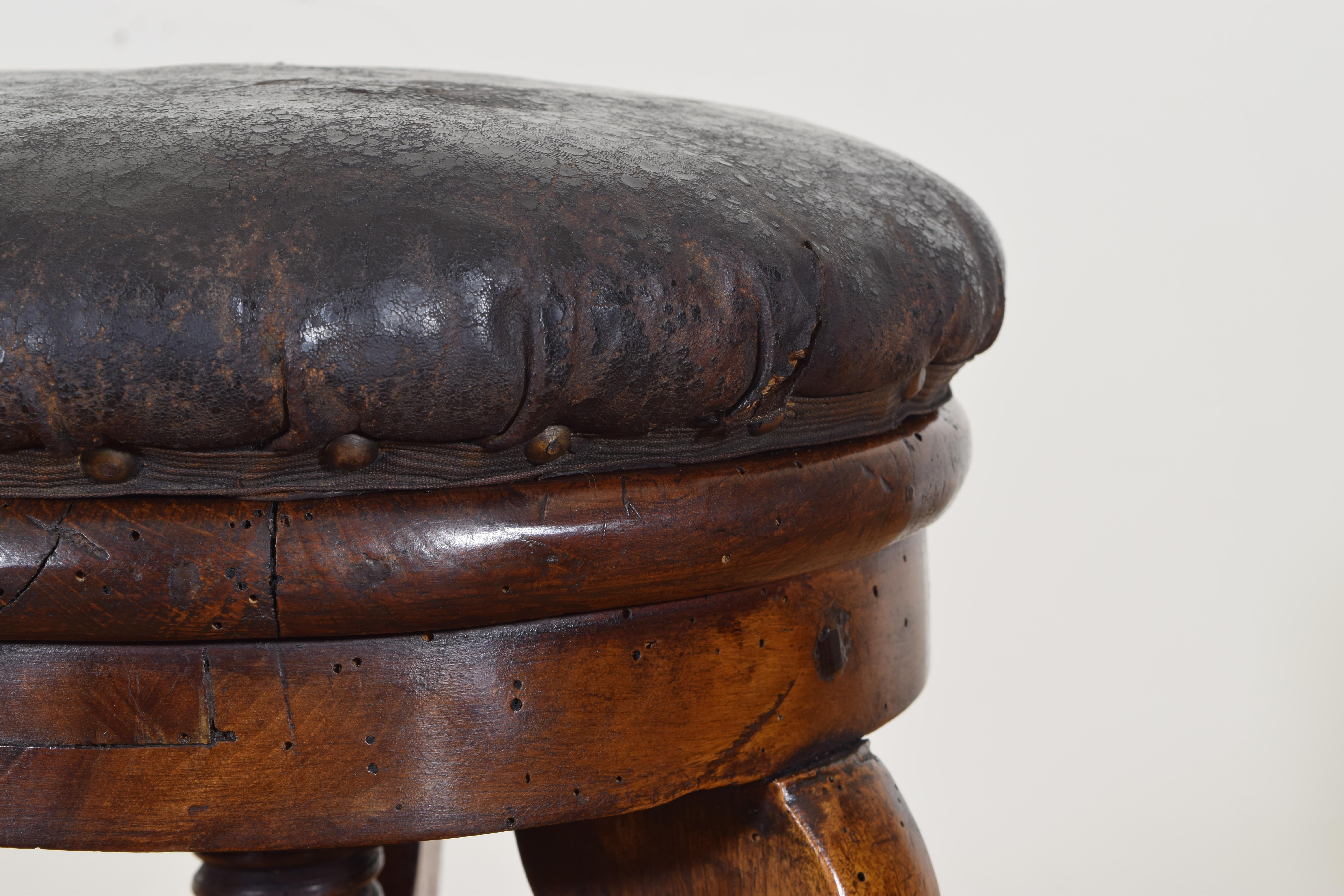 Italian Walnut and Leather Upholstered Adjustable Stool, Mid-19th Century 1