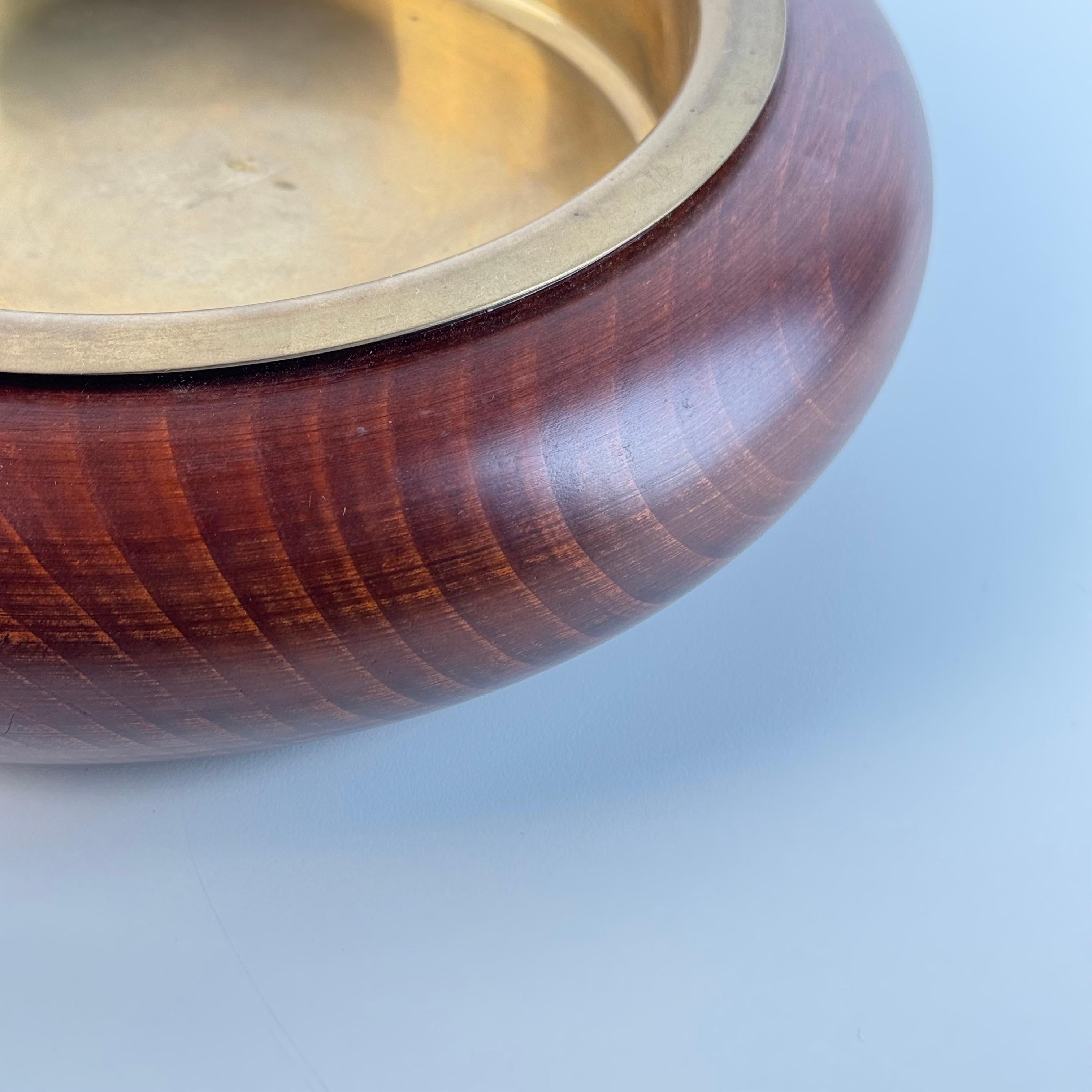 Italian Walnut and Patinated Brass Vide-Poche / Ashtray by Sandro Petti, Liwan's (Italienisch) im Angebot